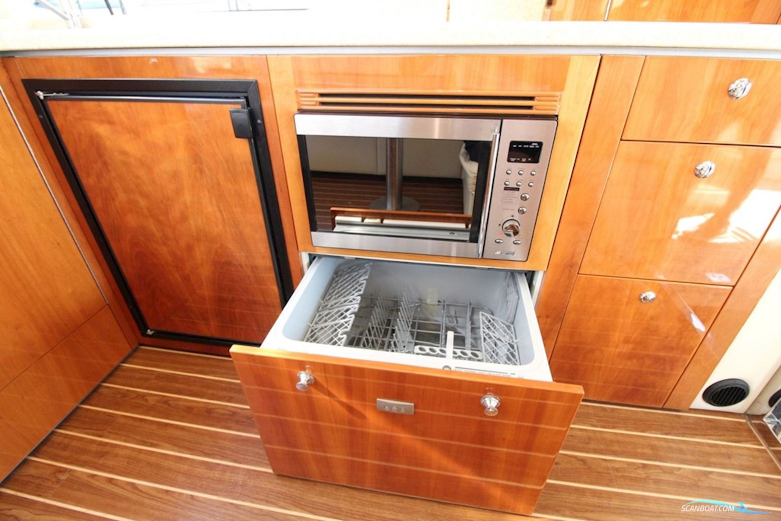 Rivièra 4700 Sport Yacht