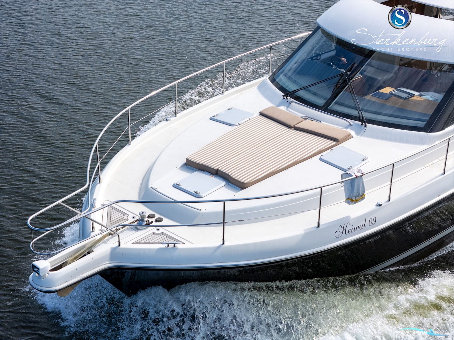 Rivièra 4700 Sport Yacht