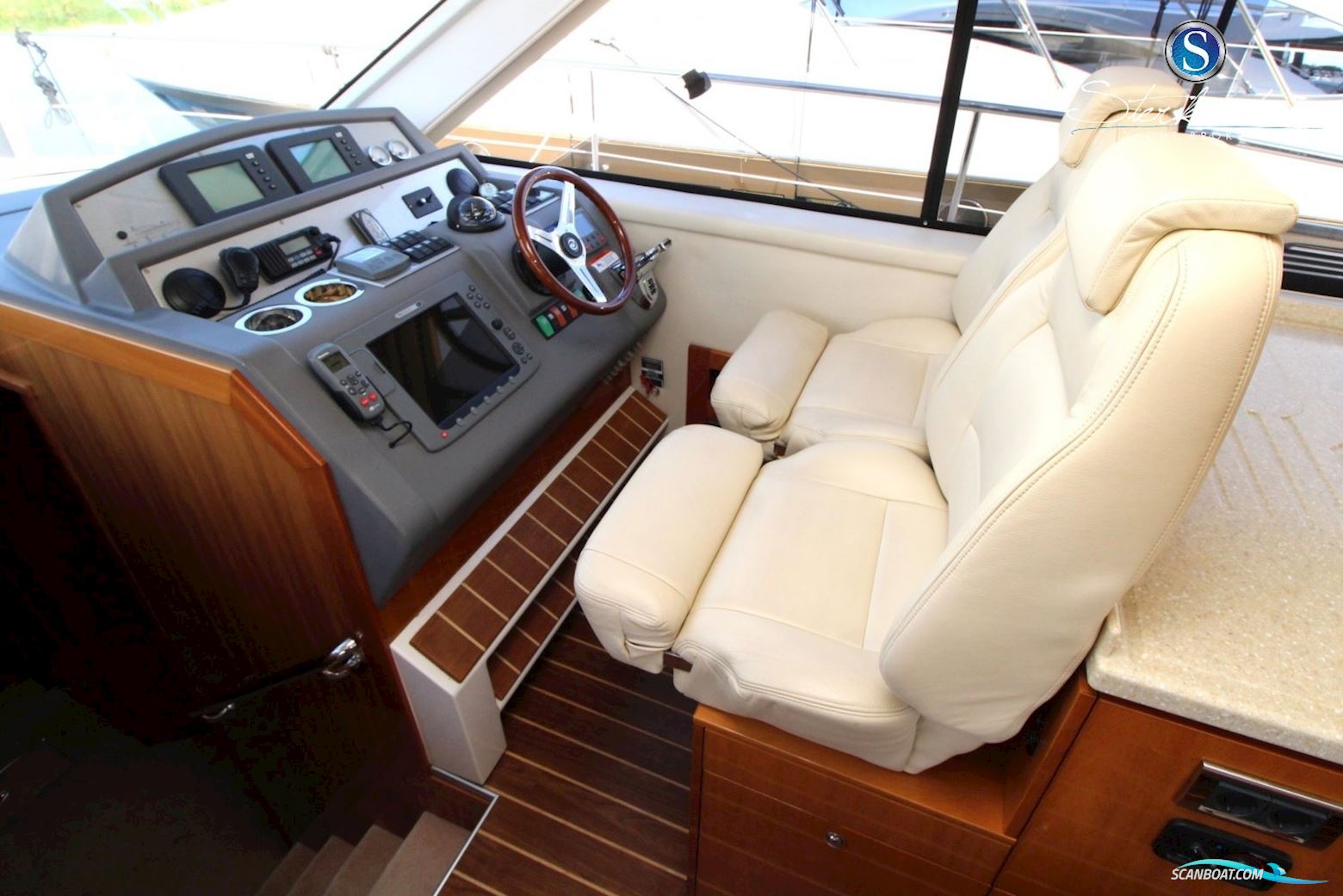 Rivièra 4700 Sport Yacht