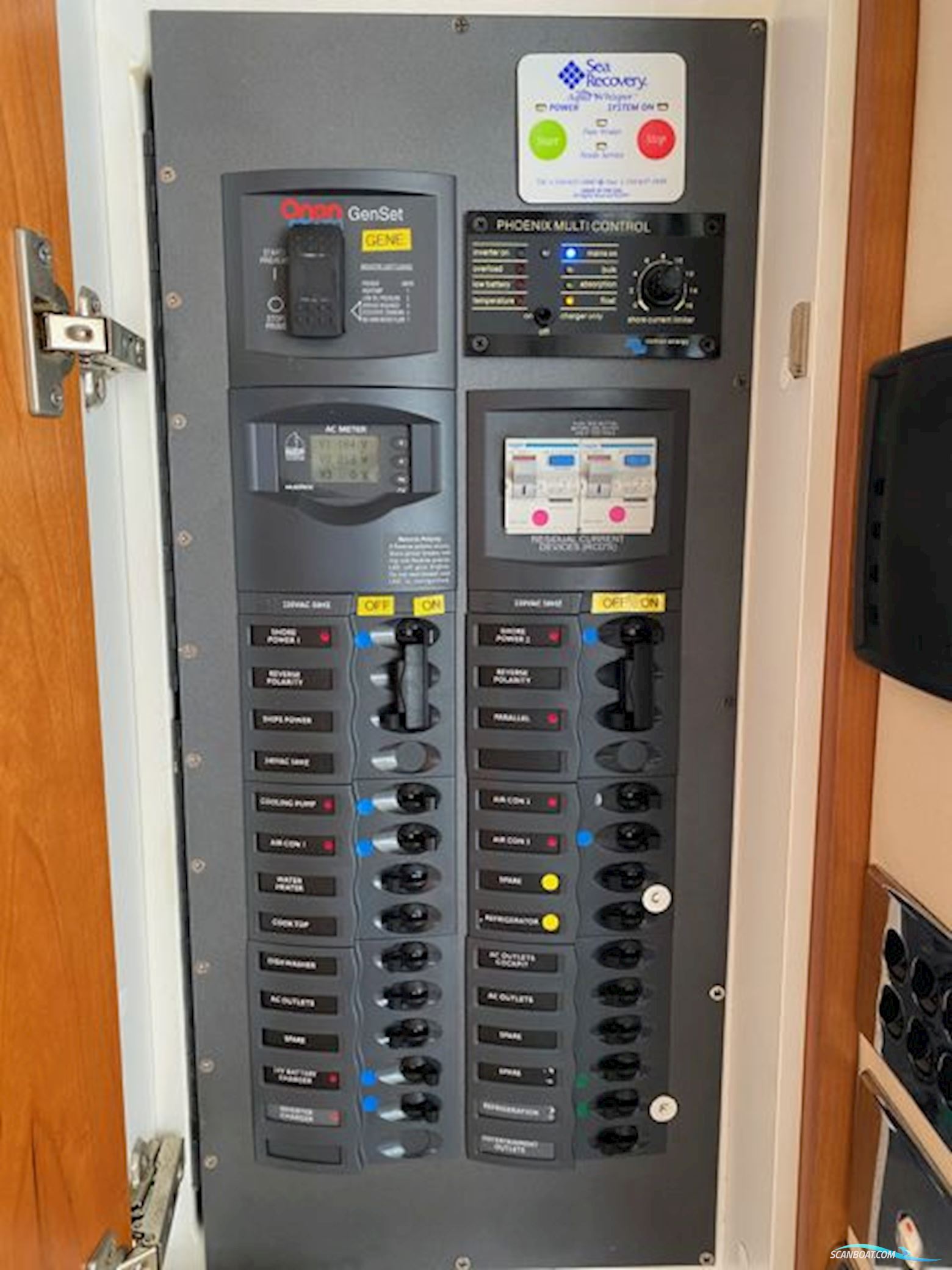 Riviera Marine 4400 SPORT YACHT