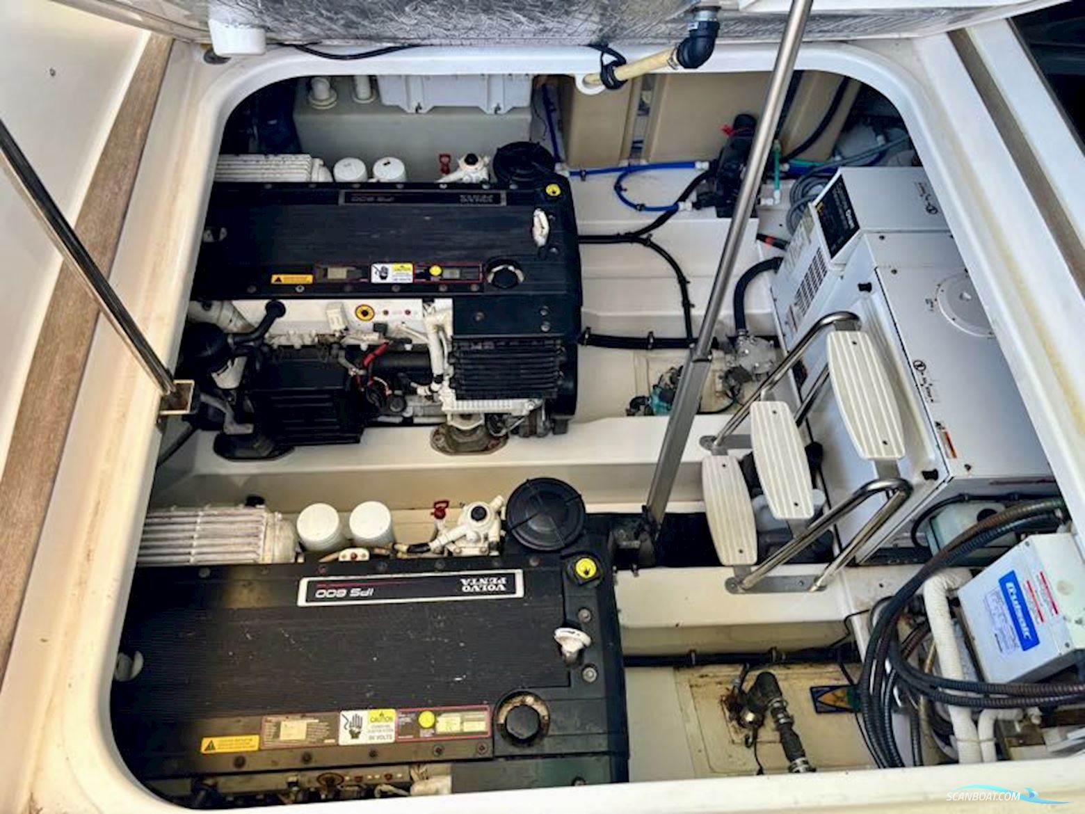 Riviera Marine 4400 SPORT YACHT