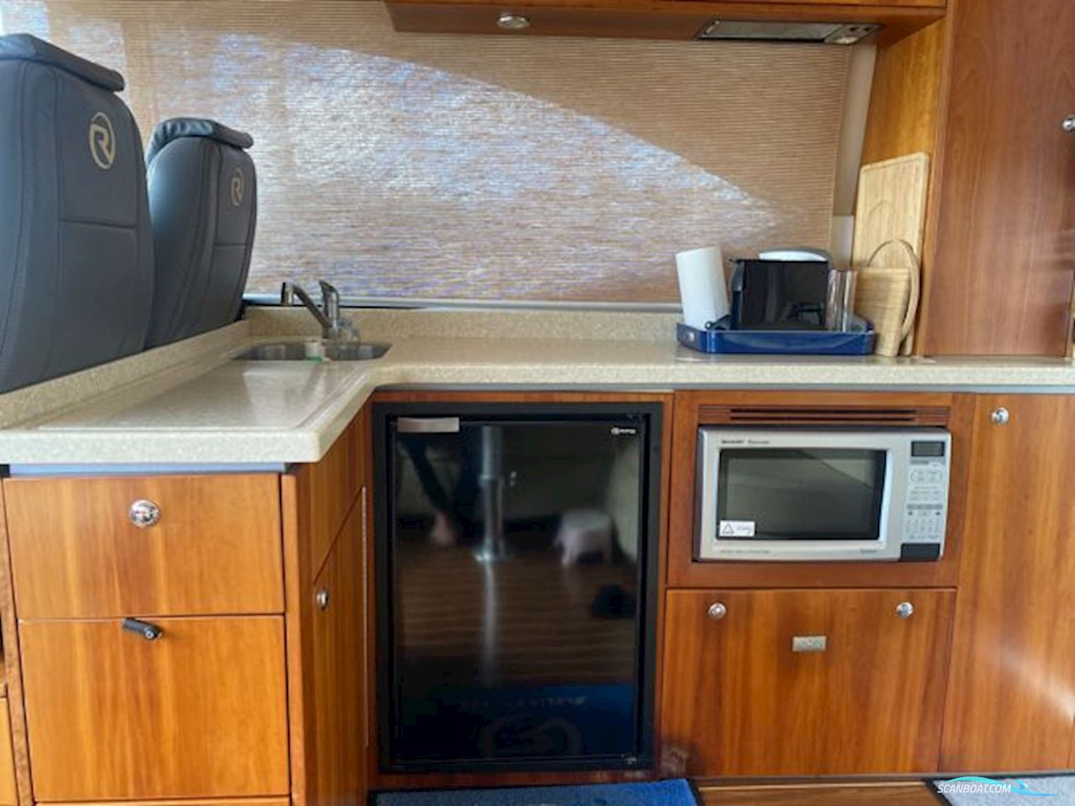 Riviera Yachts 4400 Sport Yacht