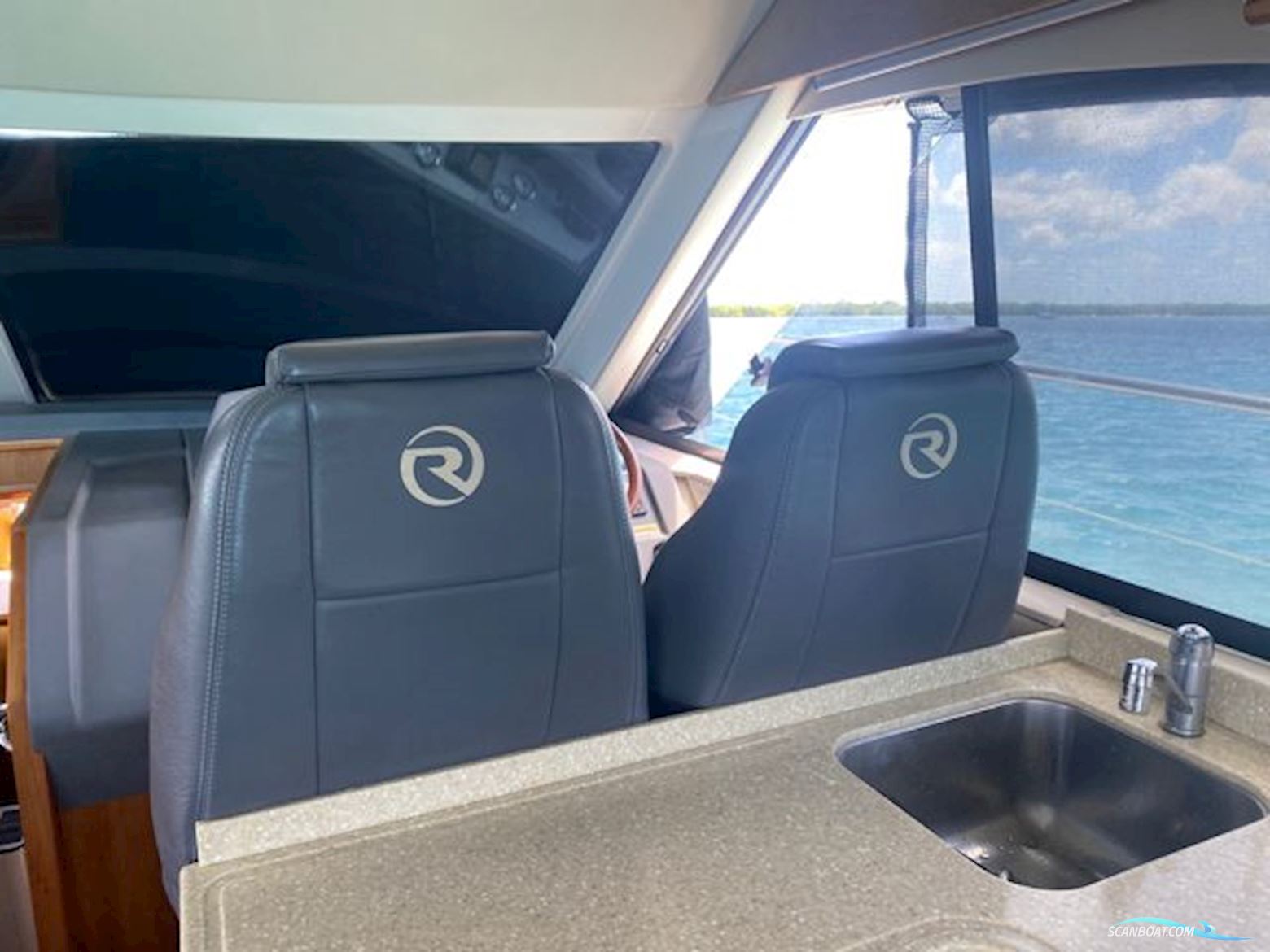 Riviera Yachts 4400 Sport Yacht