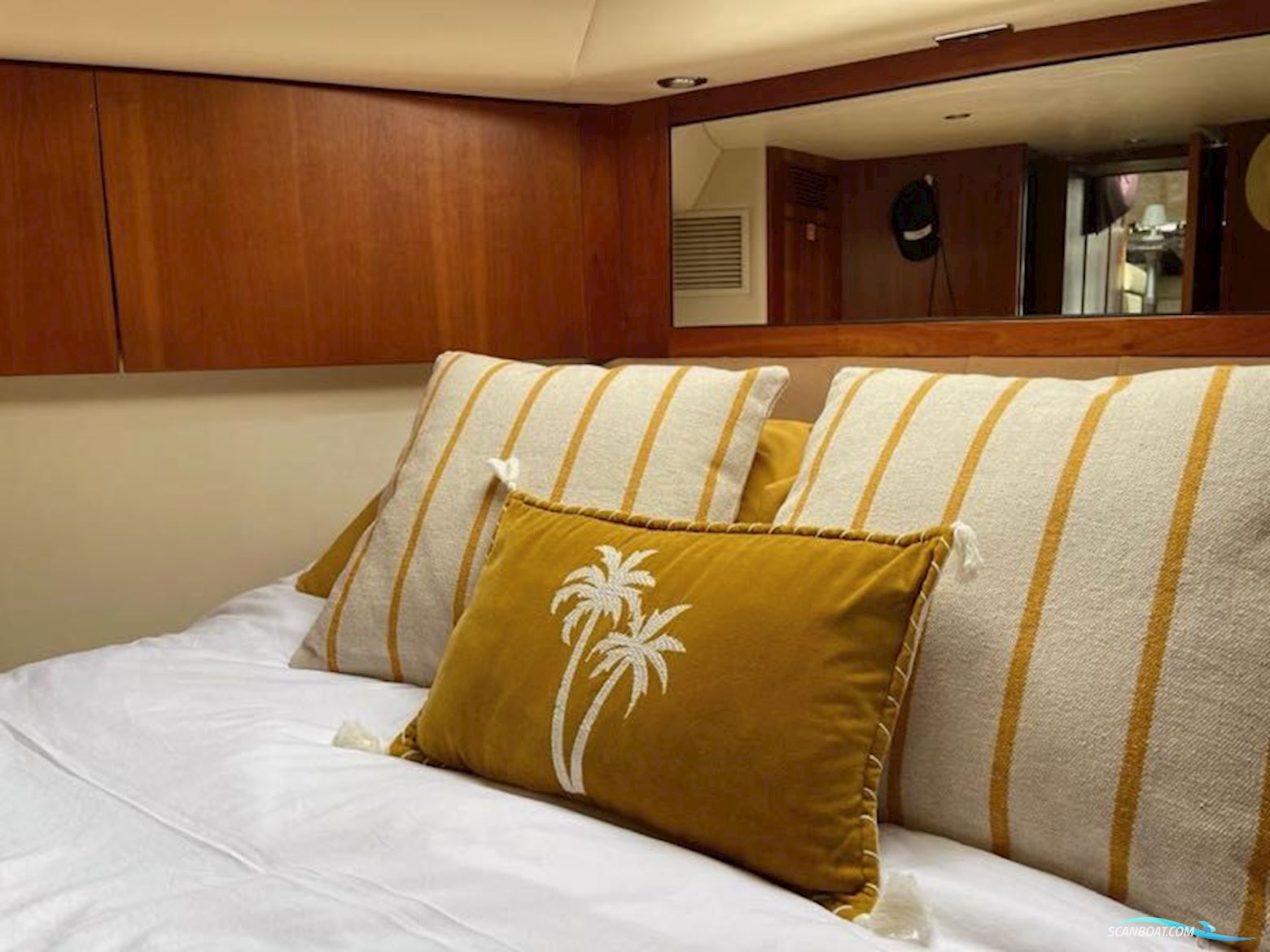 Riviera Yachts 4400 Sport Yacht