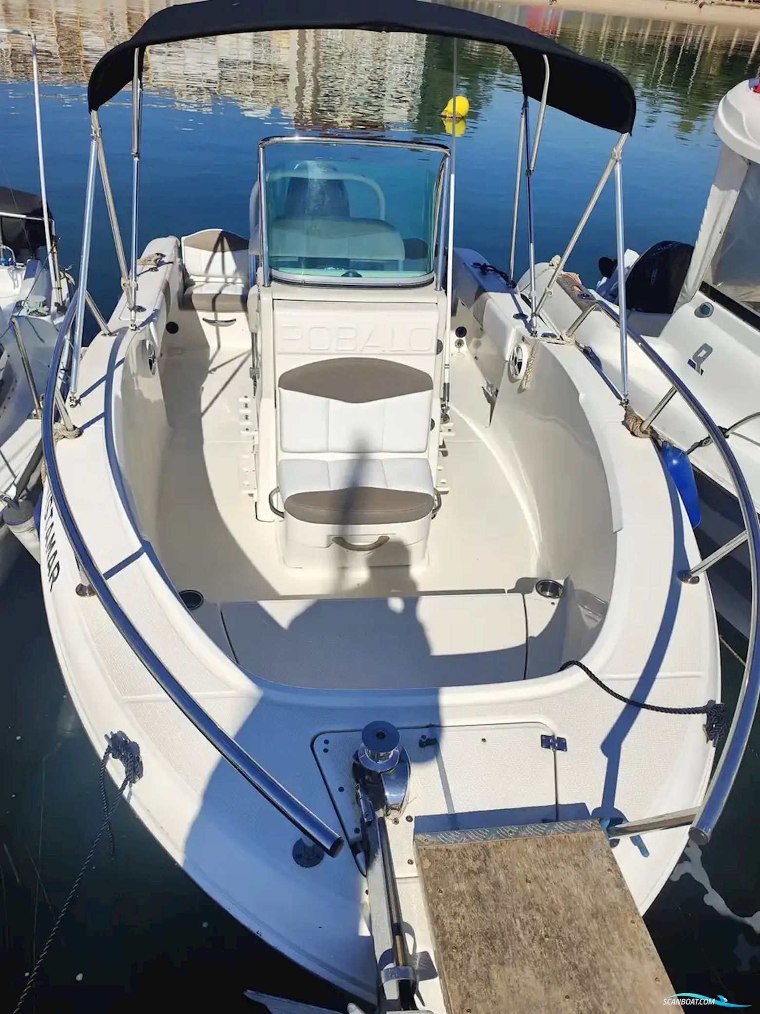 Robalo R 180