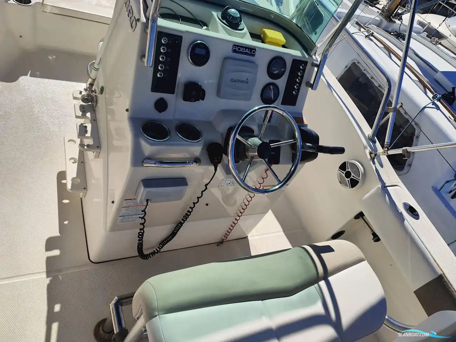 Robalo R 180