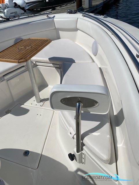 Robalo R260