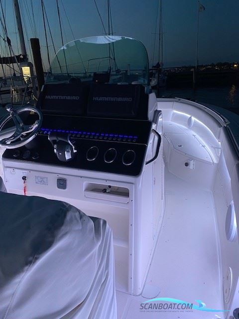 Robalo R260