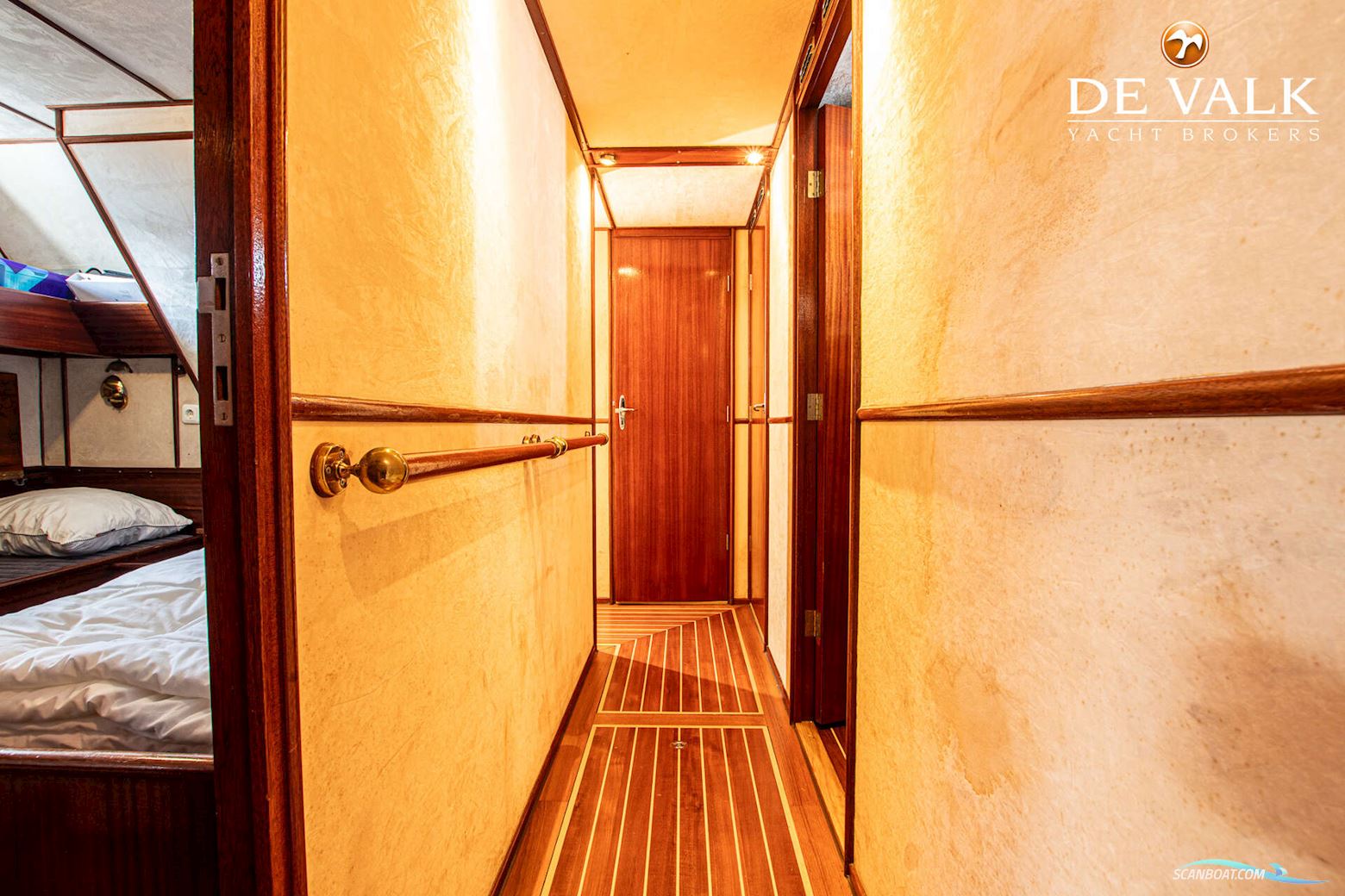 Round Bilged Motor Kotter