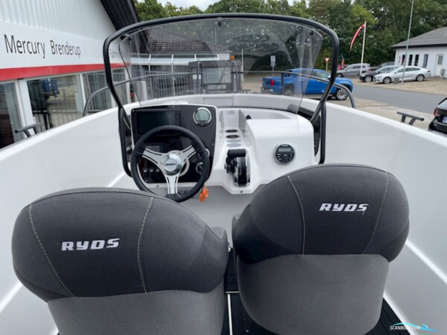Ryds 630VI Mid-C - F115 Mercury-Efi 2,1L og 201500B Brenderup Premium Bådtrailer