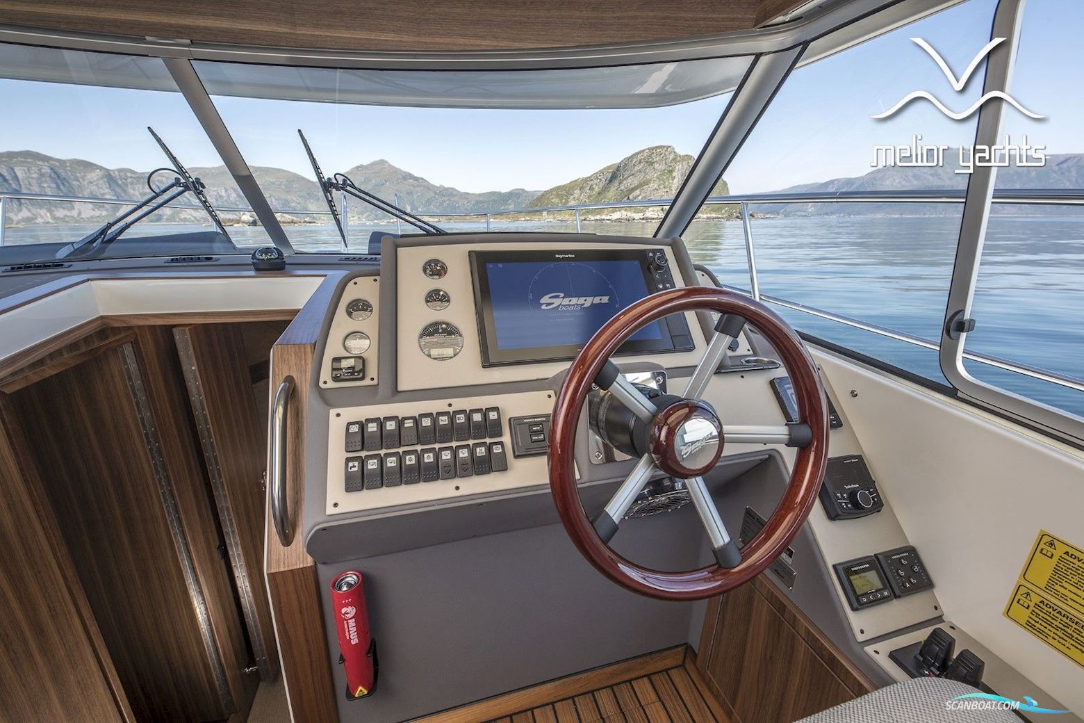 Saga 385 - Edition Walnut Interior