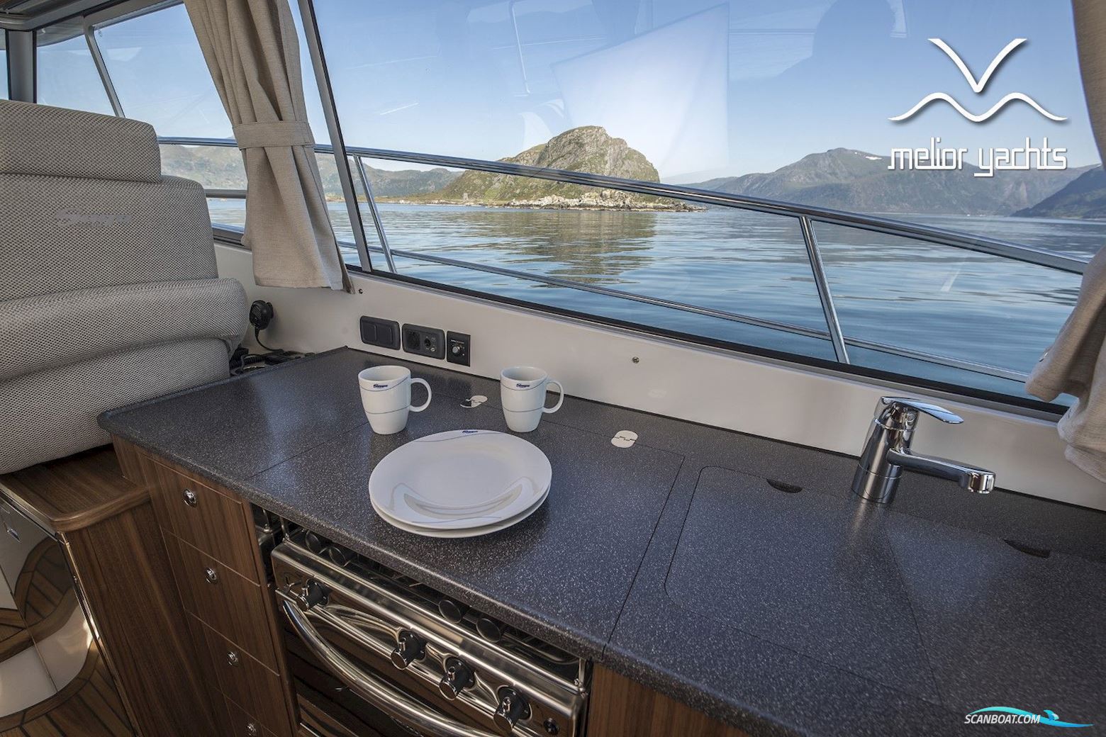 Saga 385 - Edition Walnut Interior