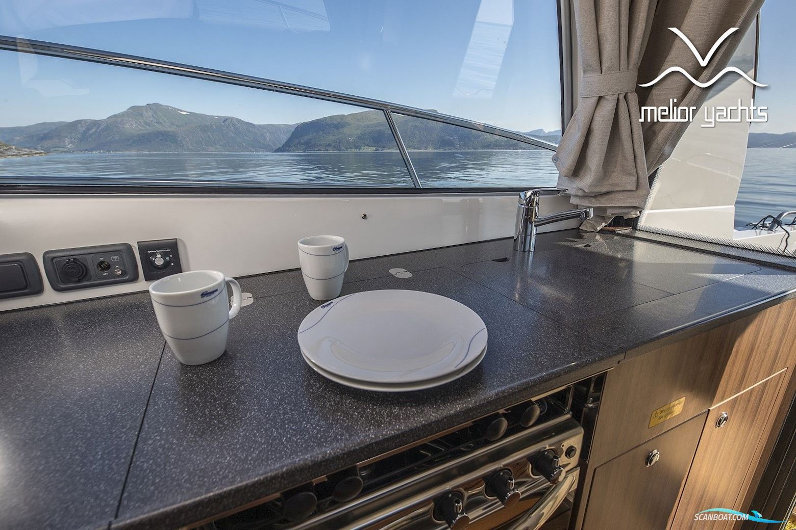 Saga 385 - Edition Walnut Interior