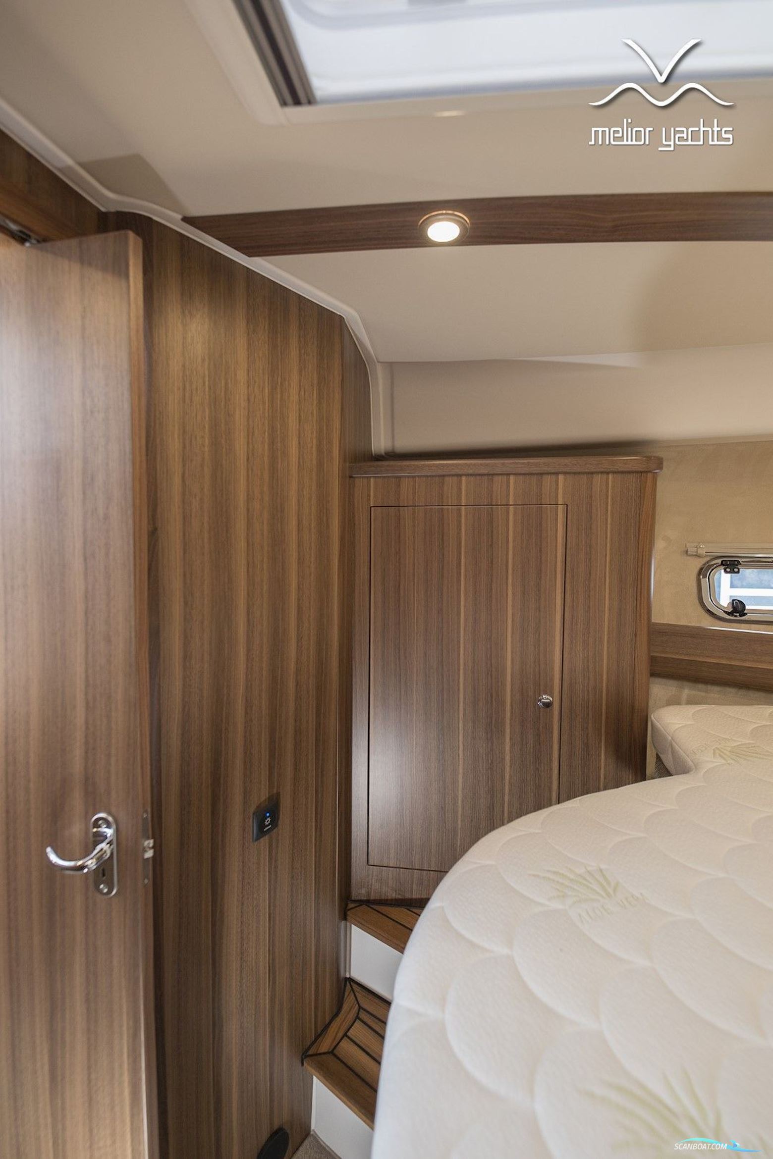 Saga 385 - Edition Walnut Interior