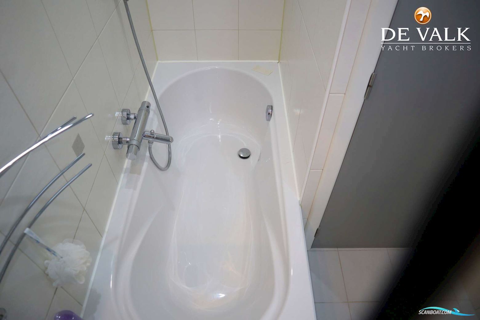 Sailing Houseboat 32M