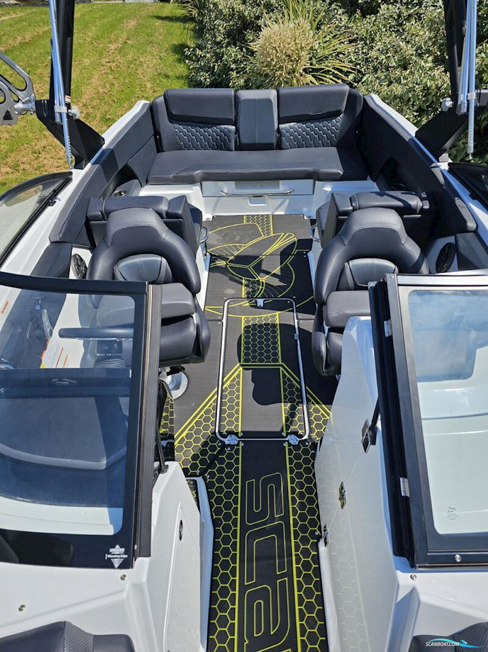 SCARAB 255 ID Wake Edition