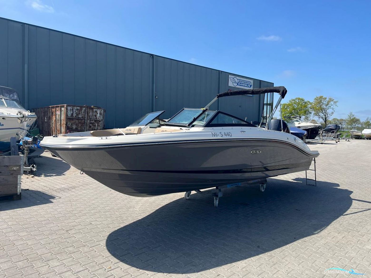 Sea Ray  210 SPX Outboard