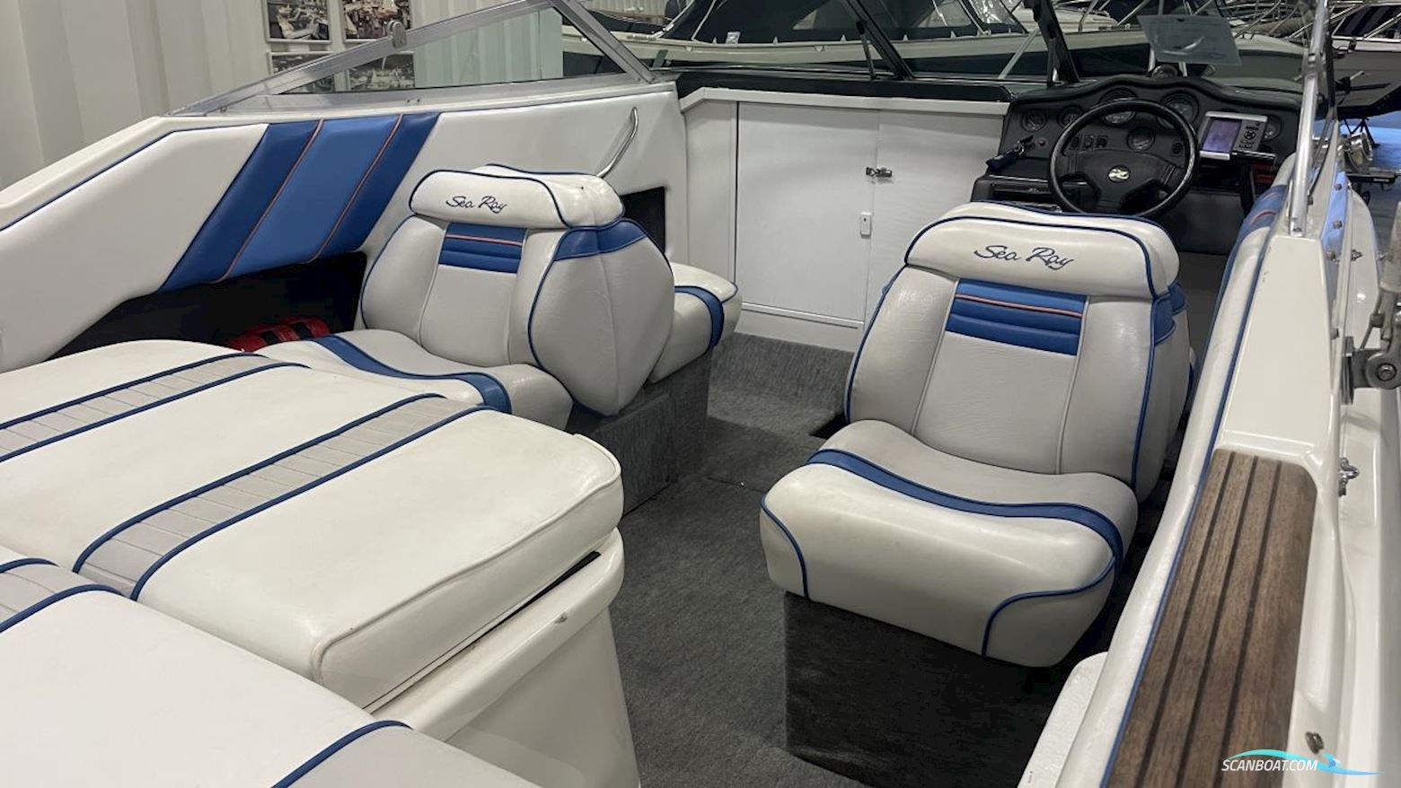 Sea Ray 200 CUDDY CABIN