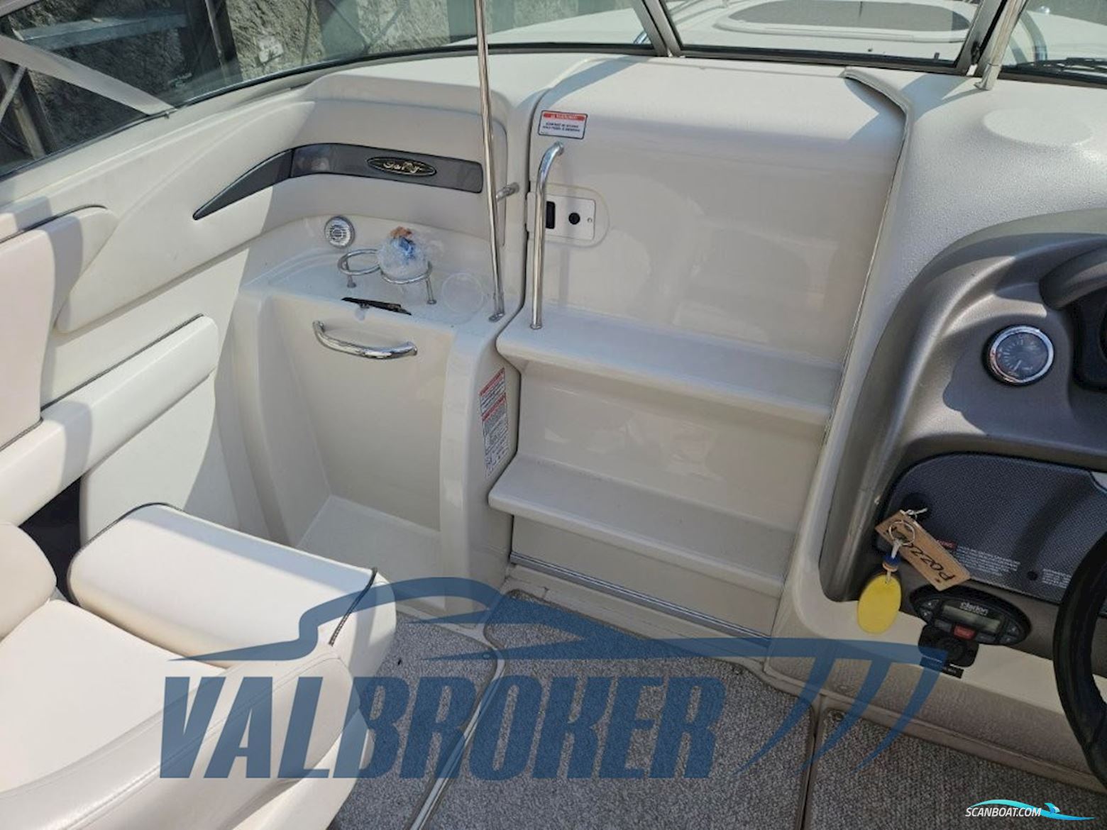 Sea Ray 210 OVERNIGHTER