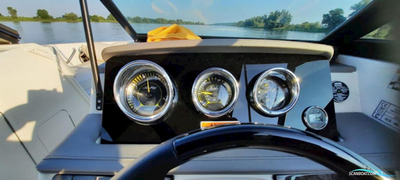 Sea Ray 210 SPXE Bowrider