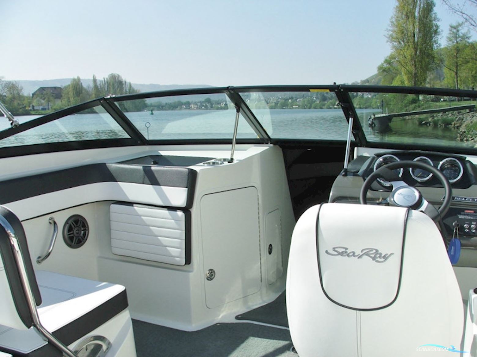 Sea Ray 210 SPXE Bowrider