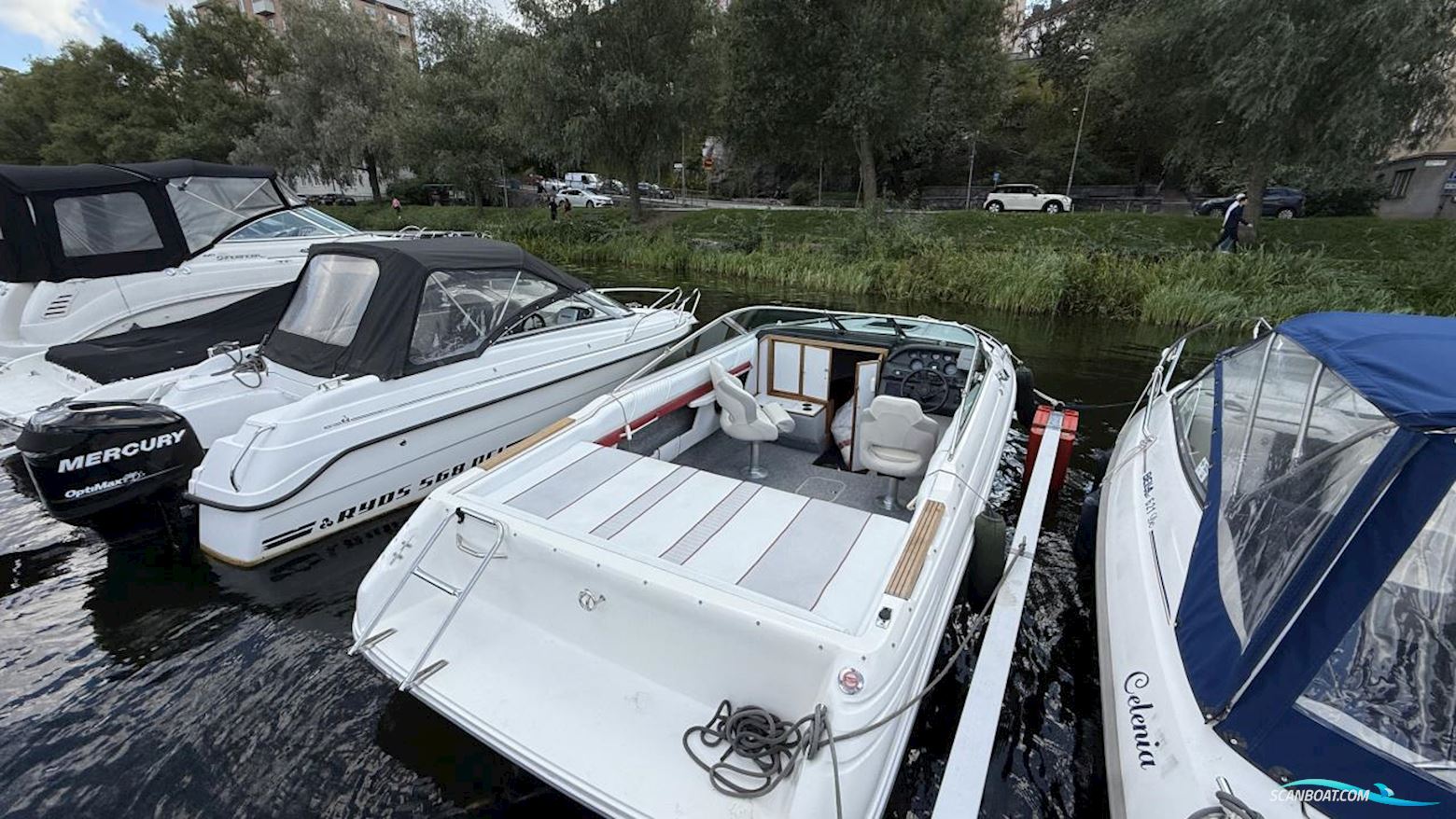 Sea Ray 220 OVERNIGHTER