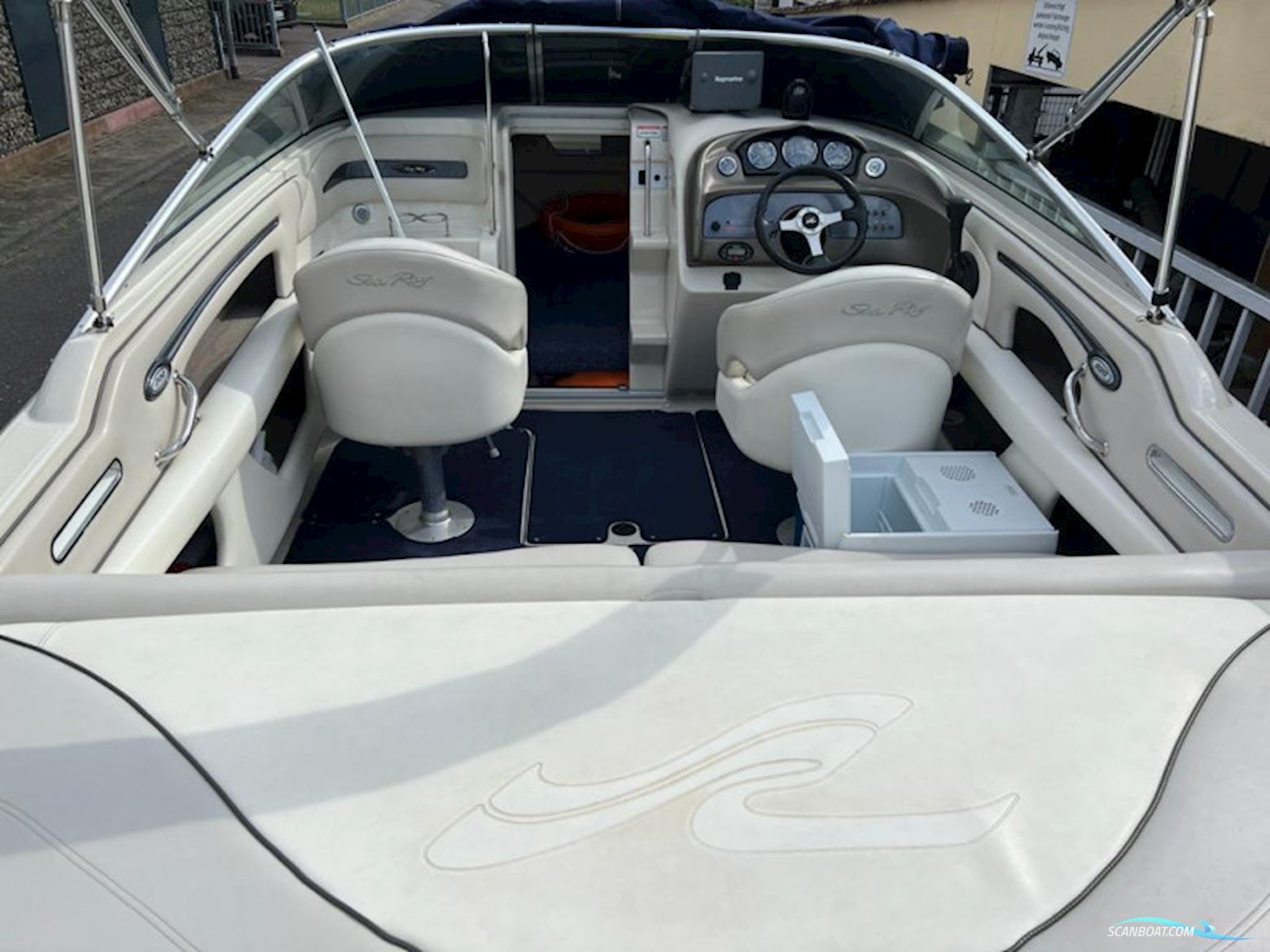 Sea Ray 220 SSE