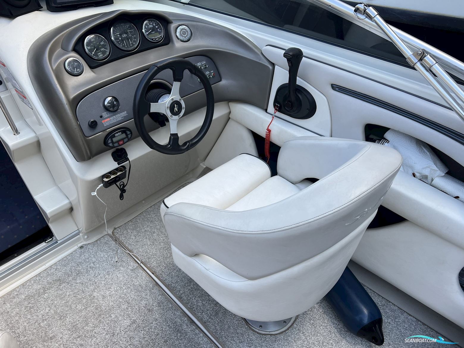 Sea Ray 220 Sunsport