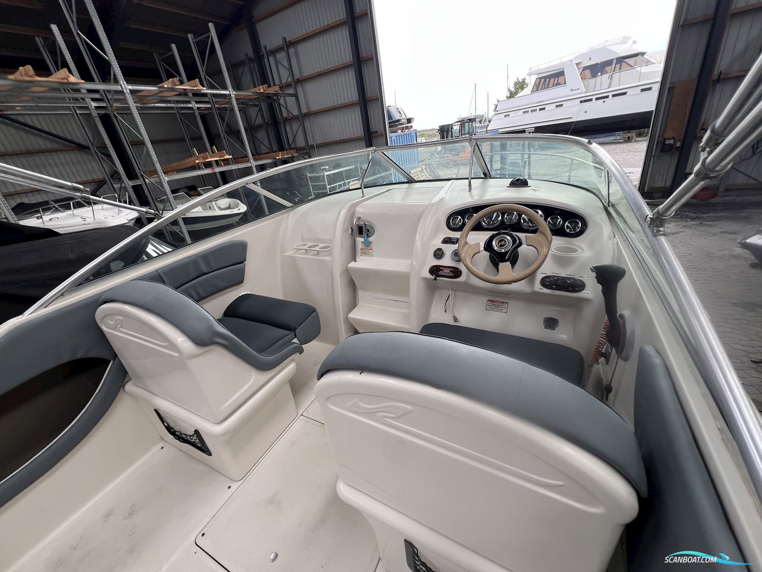 Sea Ray 225 Weekender