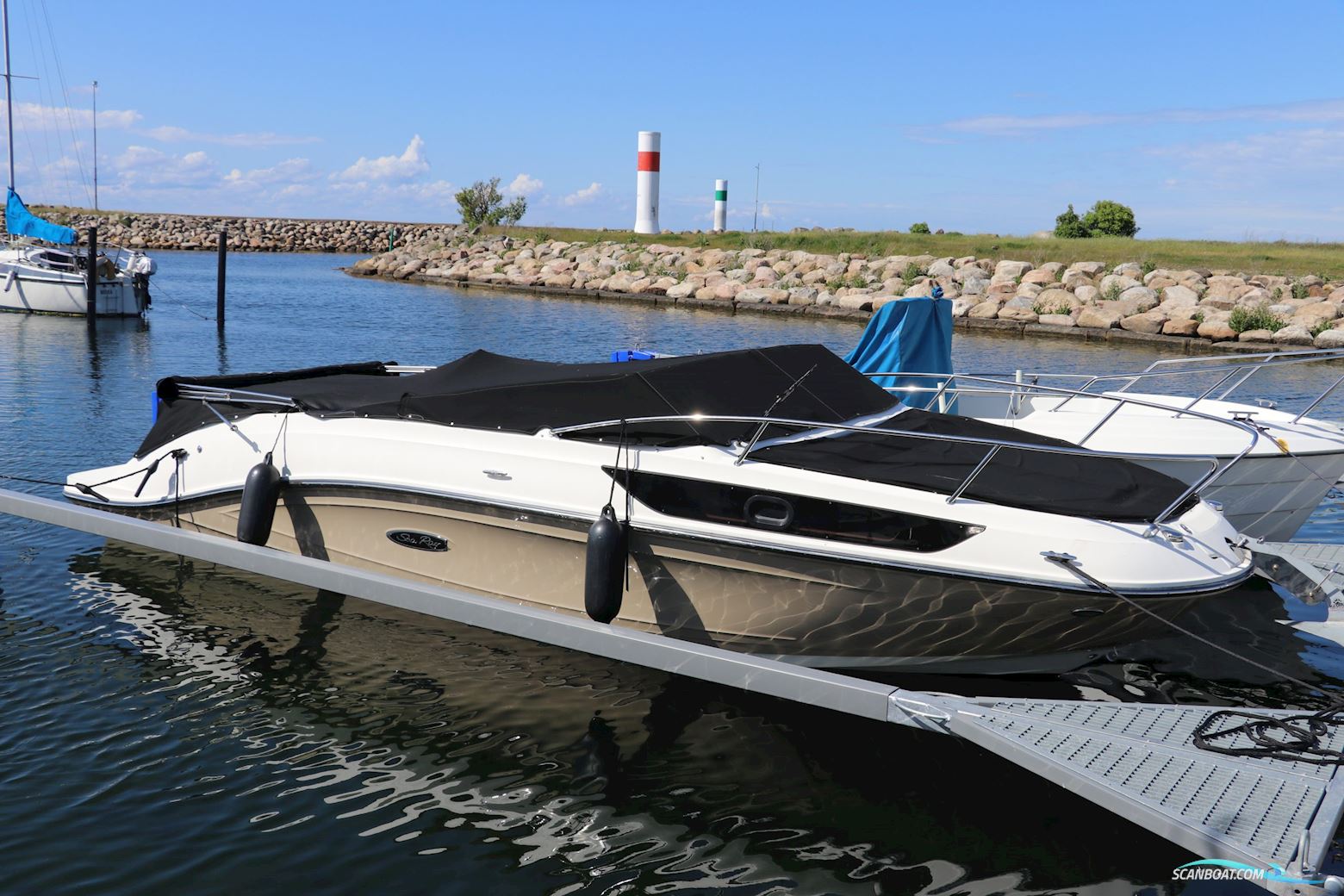 Sea Ray 230 Sun Sport Motorbåd 2017, med Mercruiser 4.5 Mpi 250 HP/184 KW - Sterndrive Bravo 3 motor, Sverige