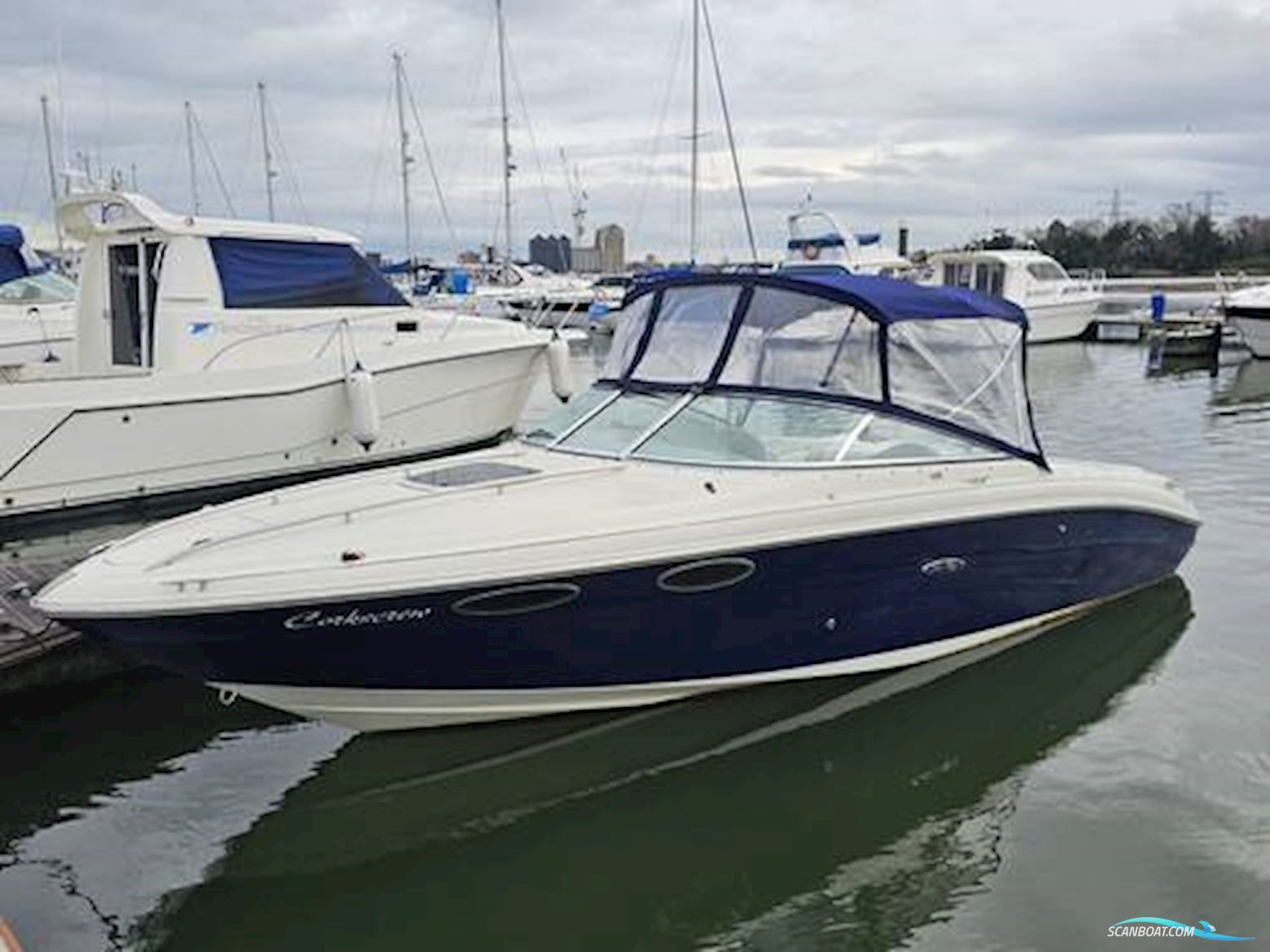 Sea Ray 240 Overnighter Motorbåd 2004, med Mercury 350 Mag Mpi motor, England