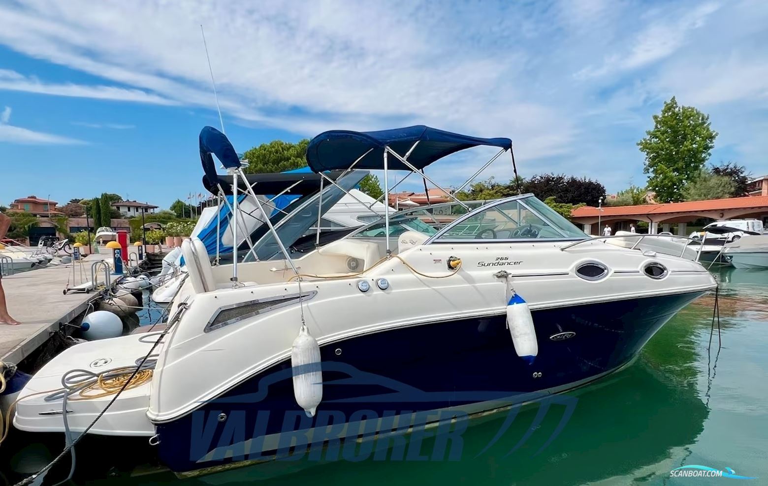 Sea Ray 255 DA Sundancer Motorbåd 2008, med Mercruiser 5.0 Mpi motor, Italien