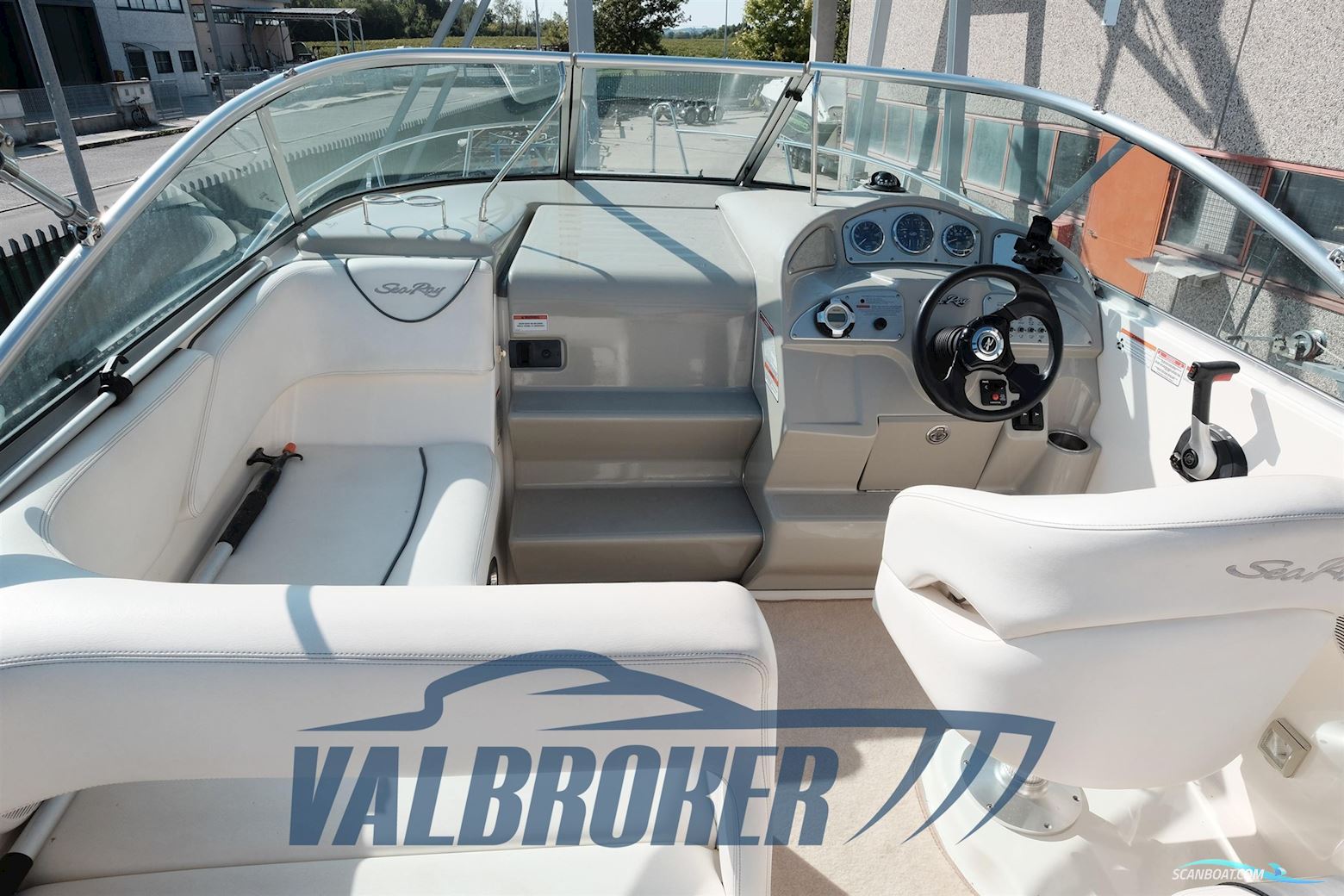 Sea Ray 255 DA Sundancer