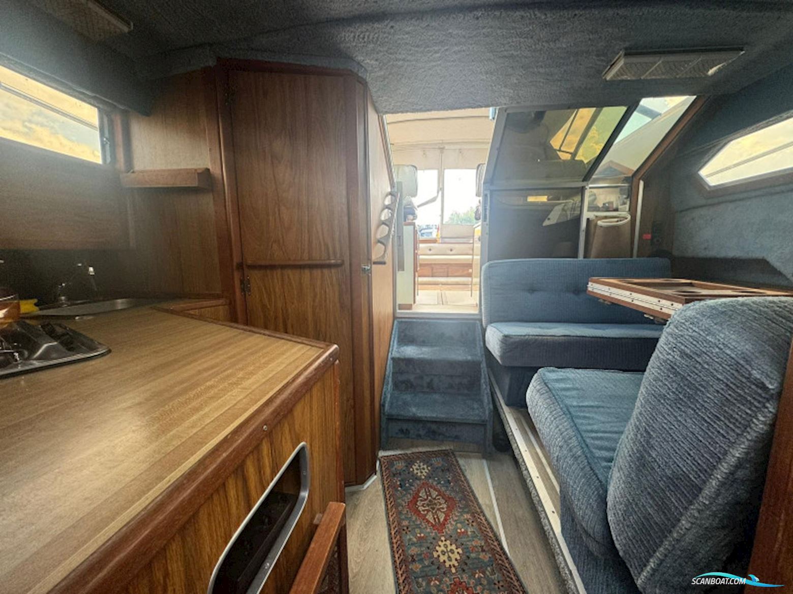 Sea Ray 300 Express Cruiser