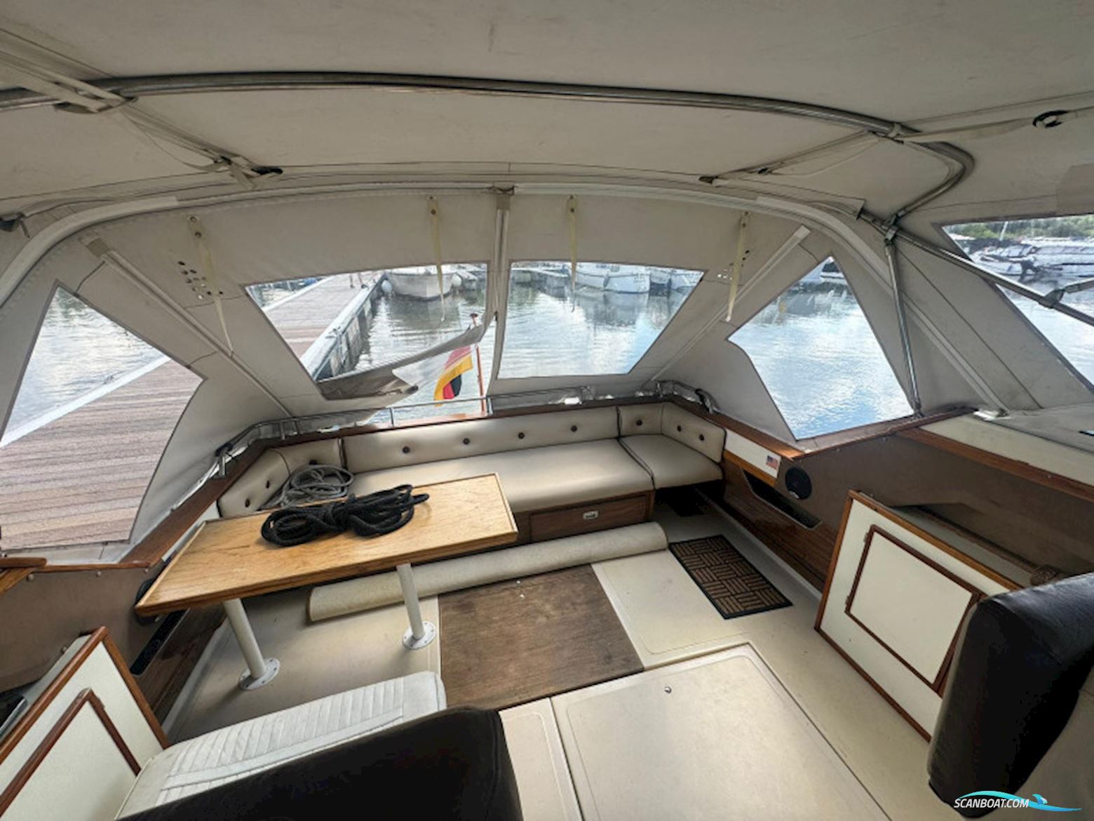 Sea Ray 300 Express Cruiser