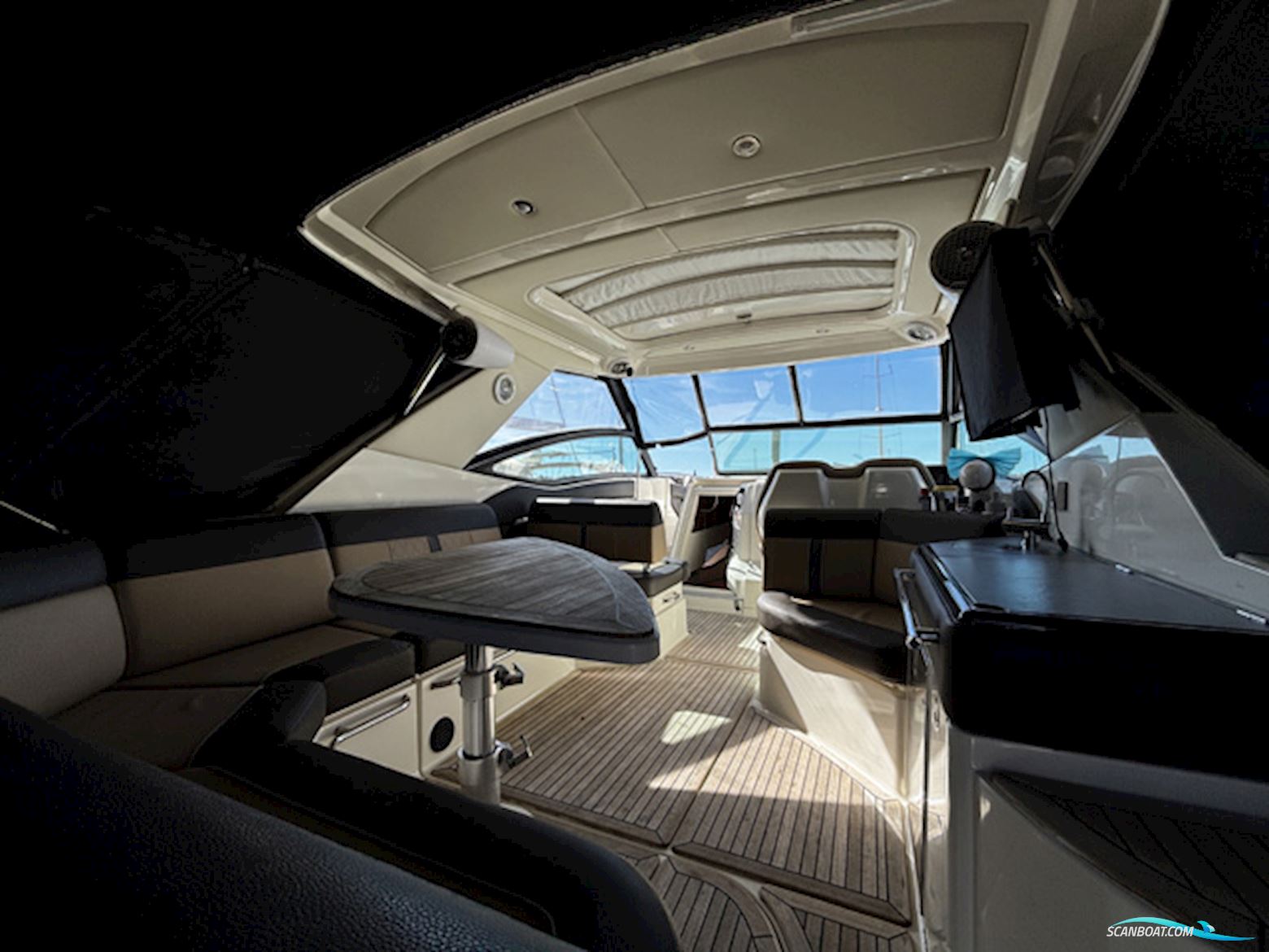 Sea Ray 320