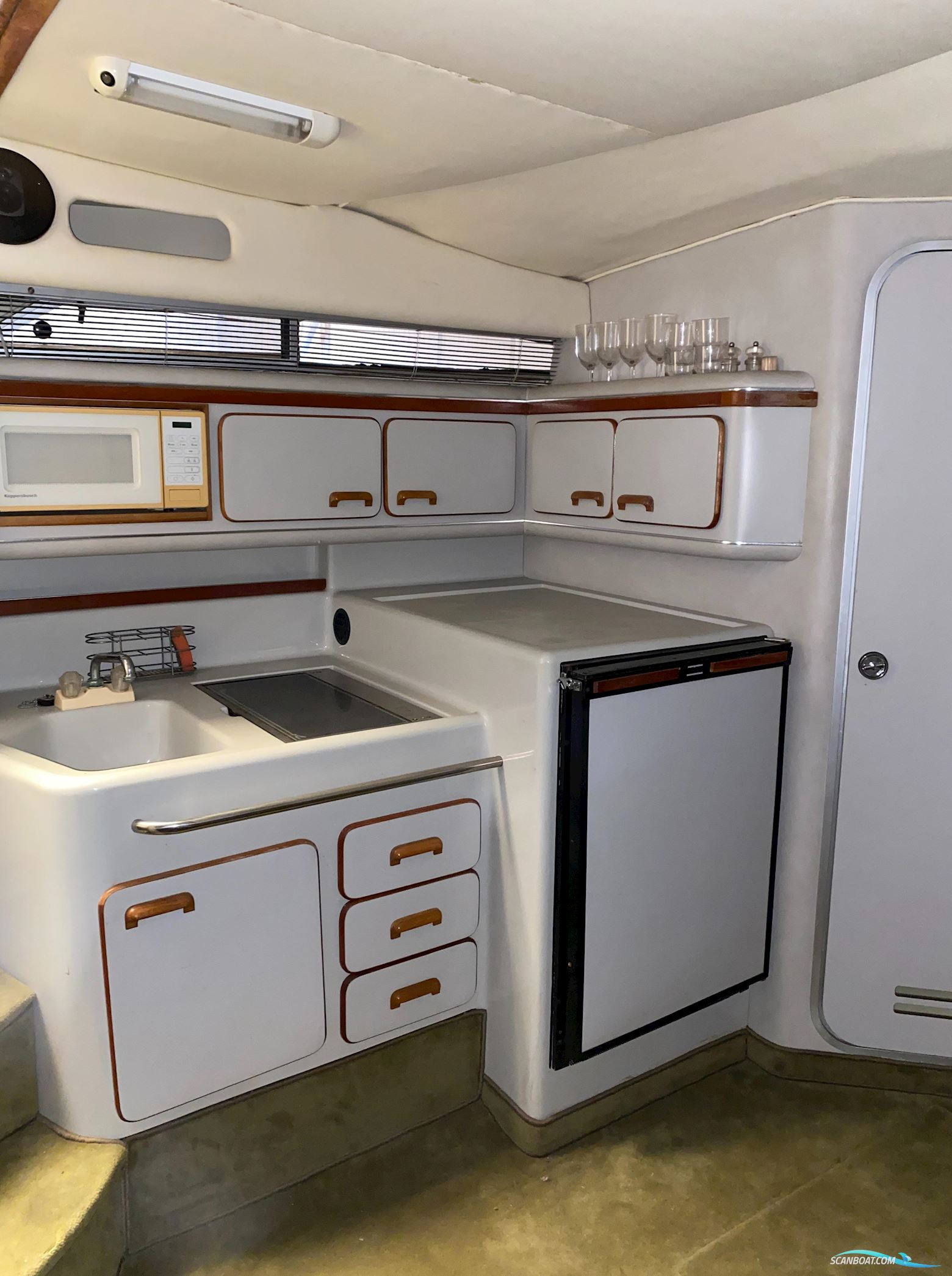 Sea Ray 330 Sundancer