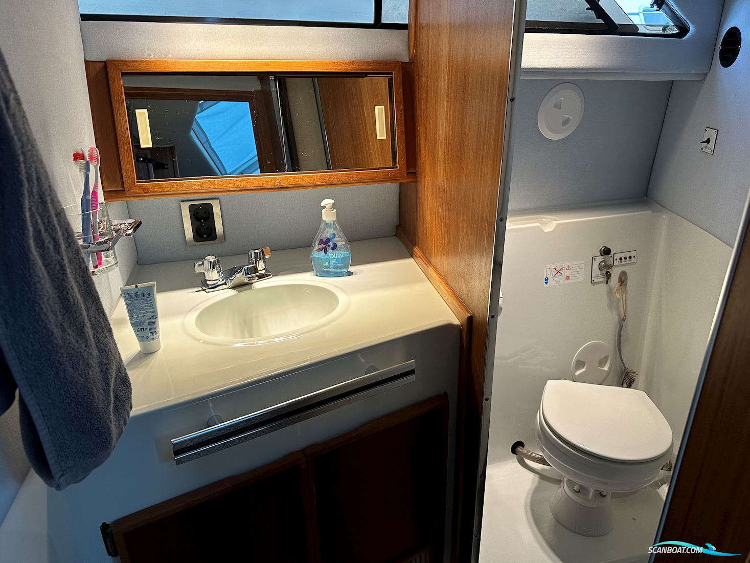 Sea Ray 340 Sedan Bridge