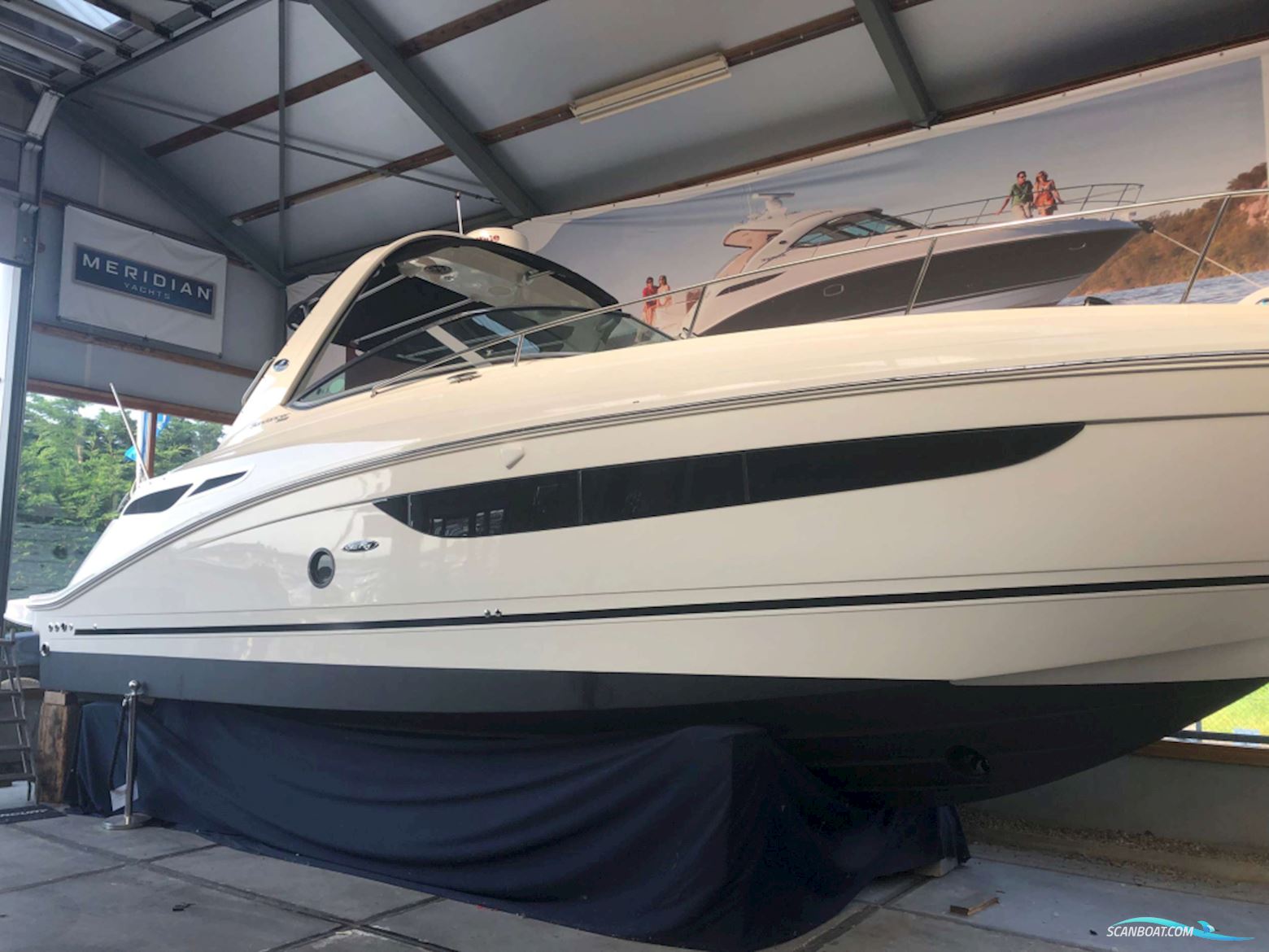 Sea Ray 350 Sundancer Motorbåd 2015, med Mercruiser motor, Holland