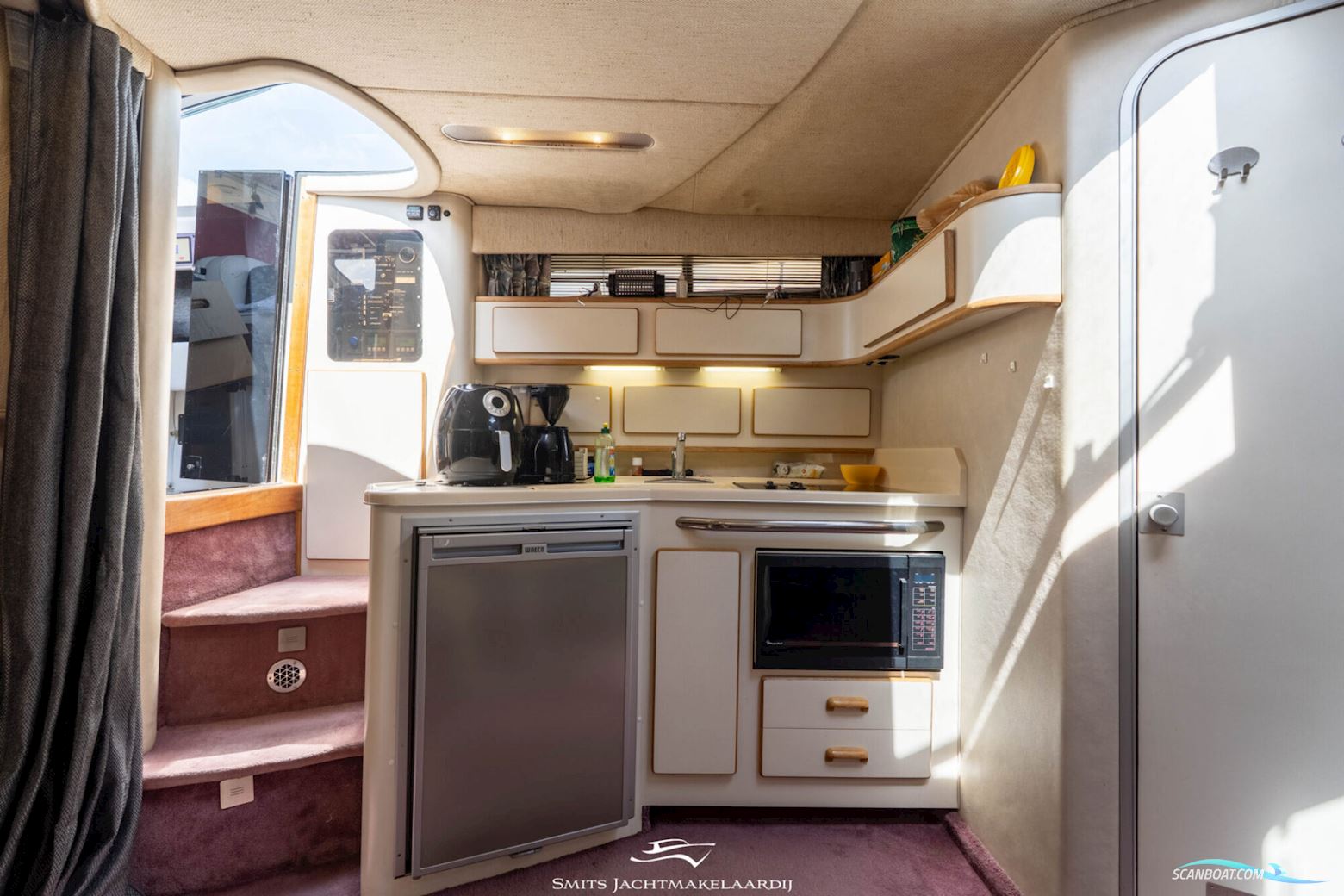 Sea Ray 370 Express Cruiser