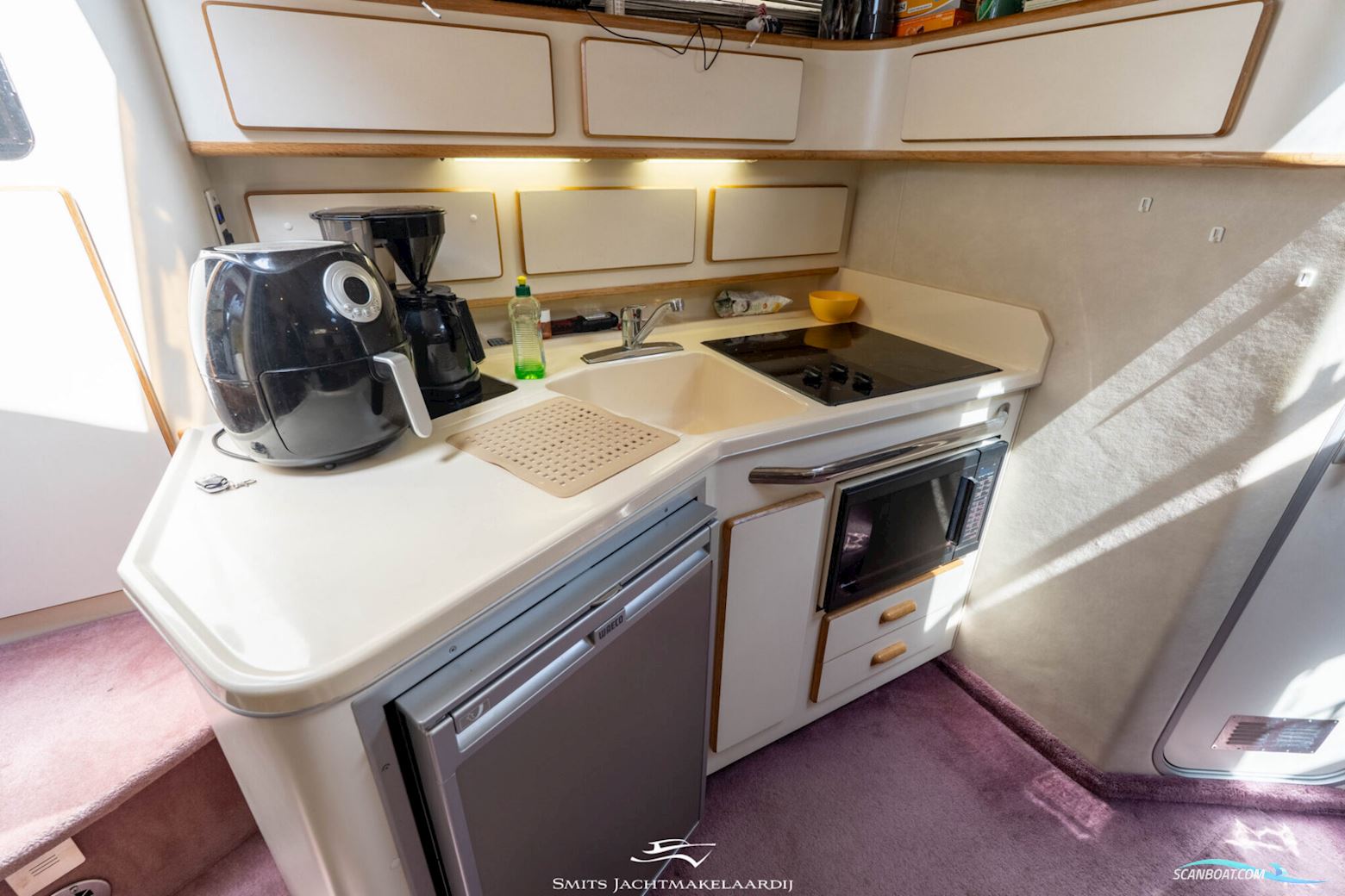 Sea Ray 370 Express Cruiser