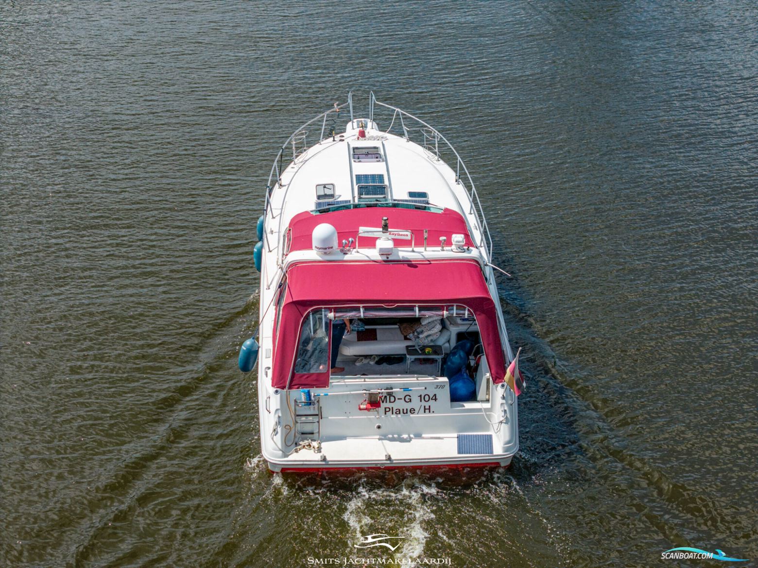Sea Ray 370 Express Cruiser