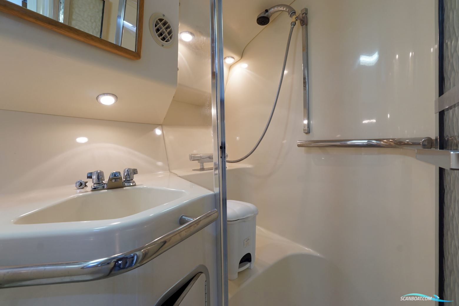 Sea Ray 400 Express Cruiser