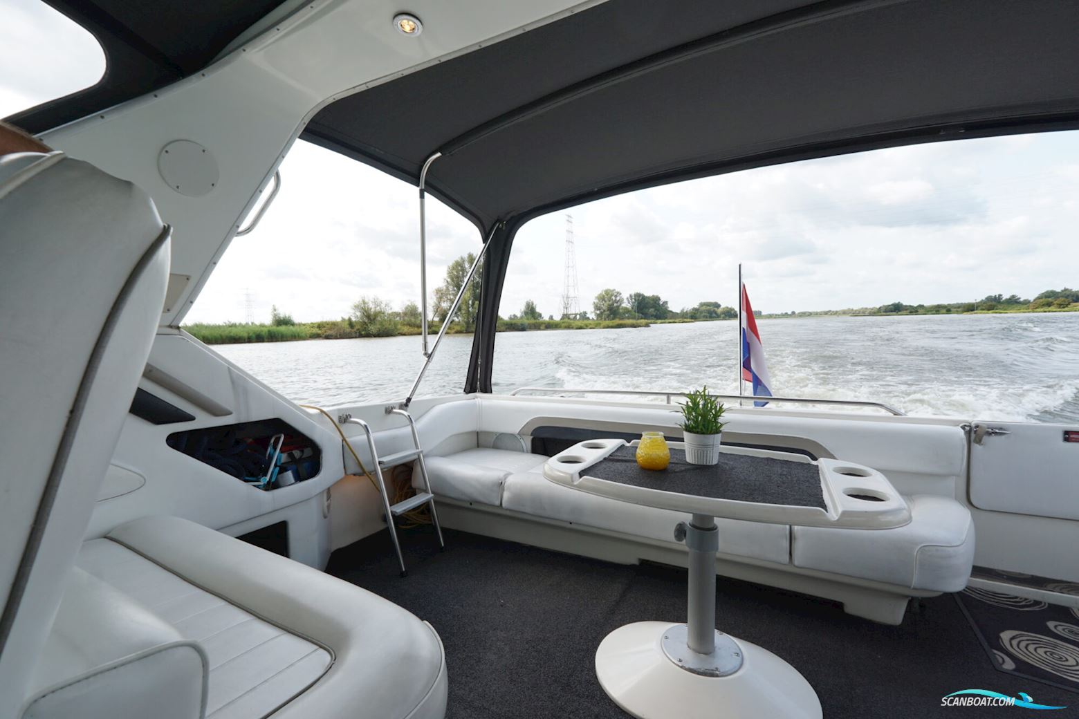 Sea Ray 400 Express Cruiser