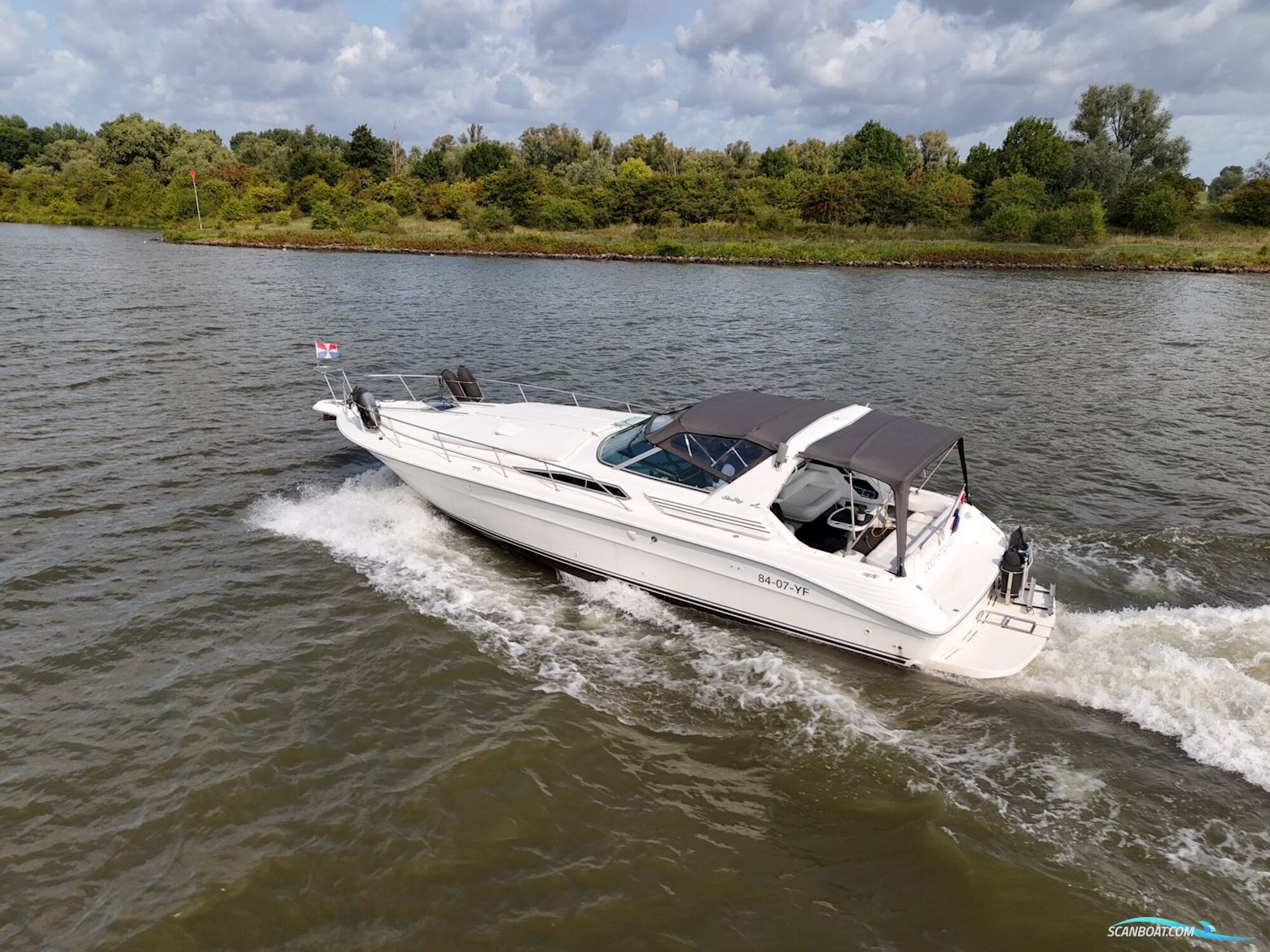 Sea Ray 400 Express Cruiser