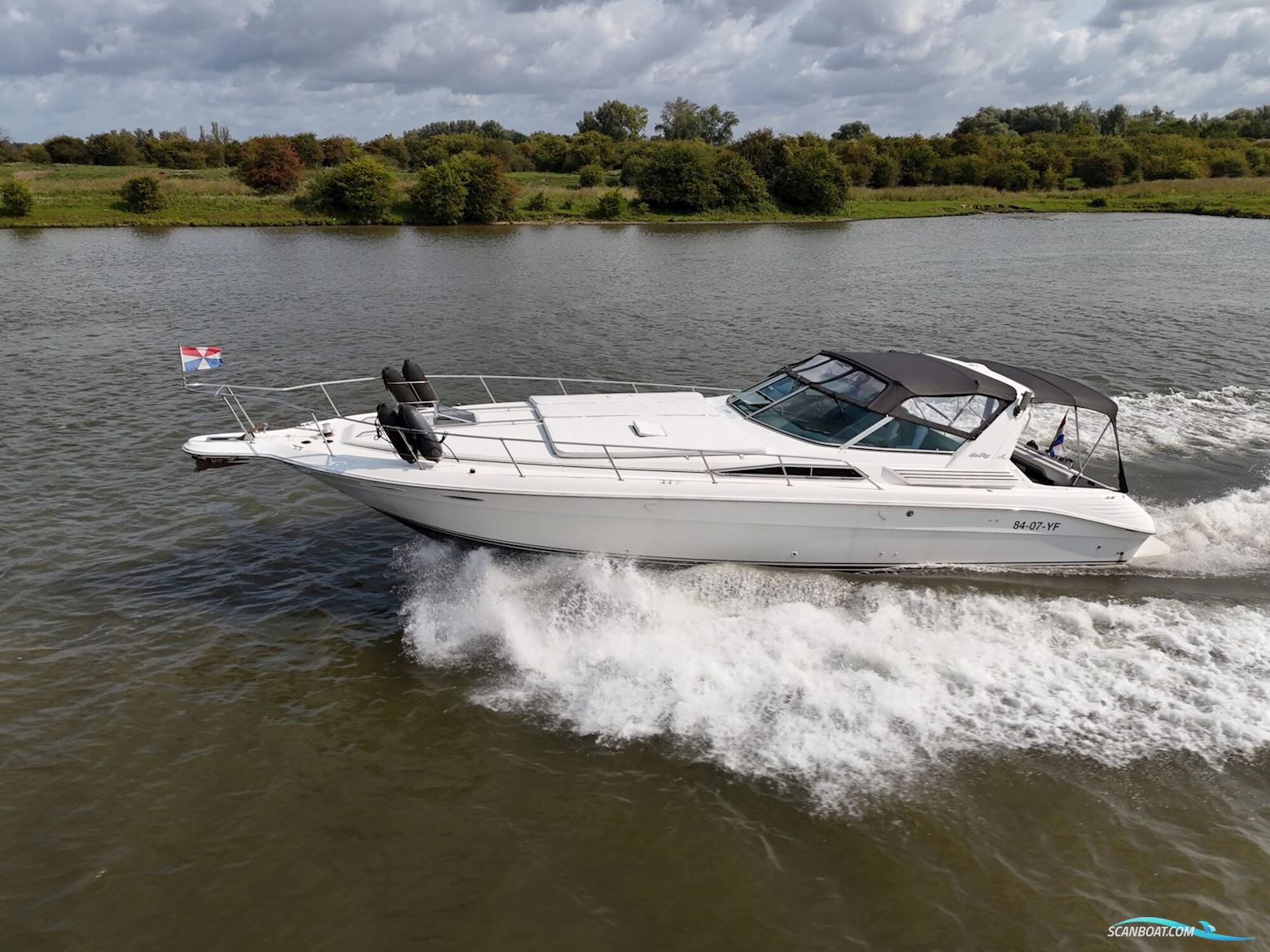 Sea Ray 400 Express Cruiser
