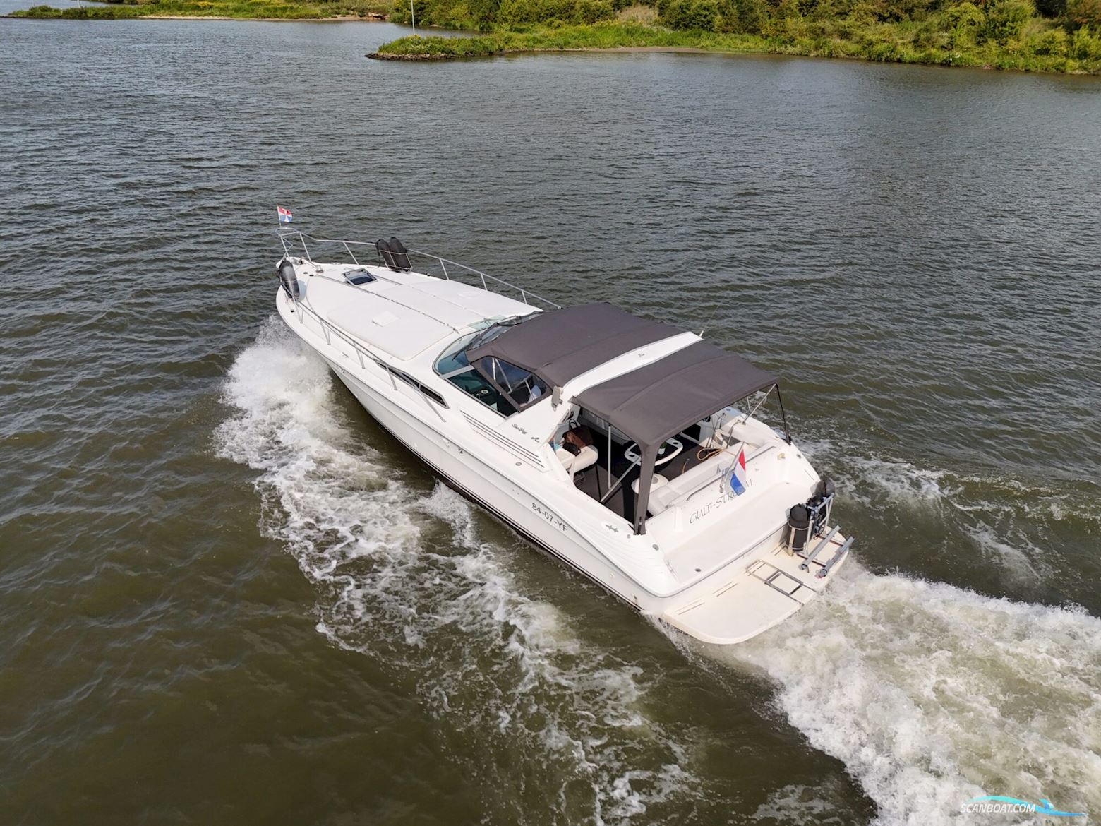 Sea Ray 400 Express Cruiser