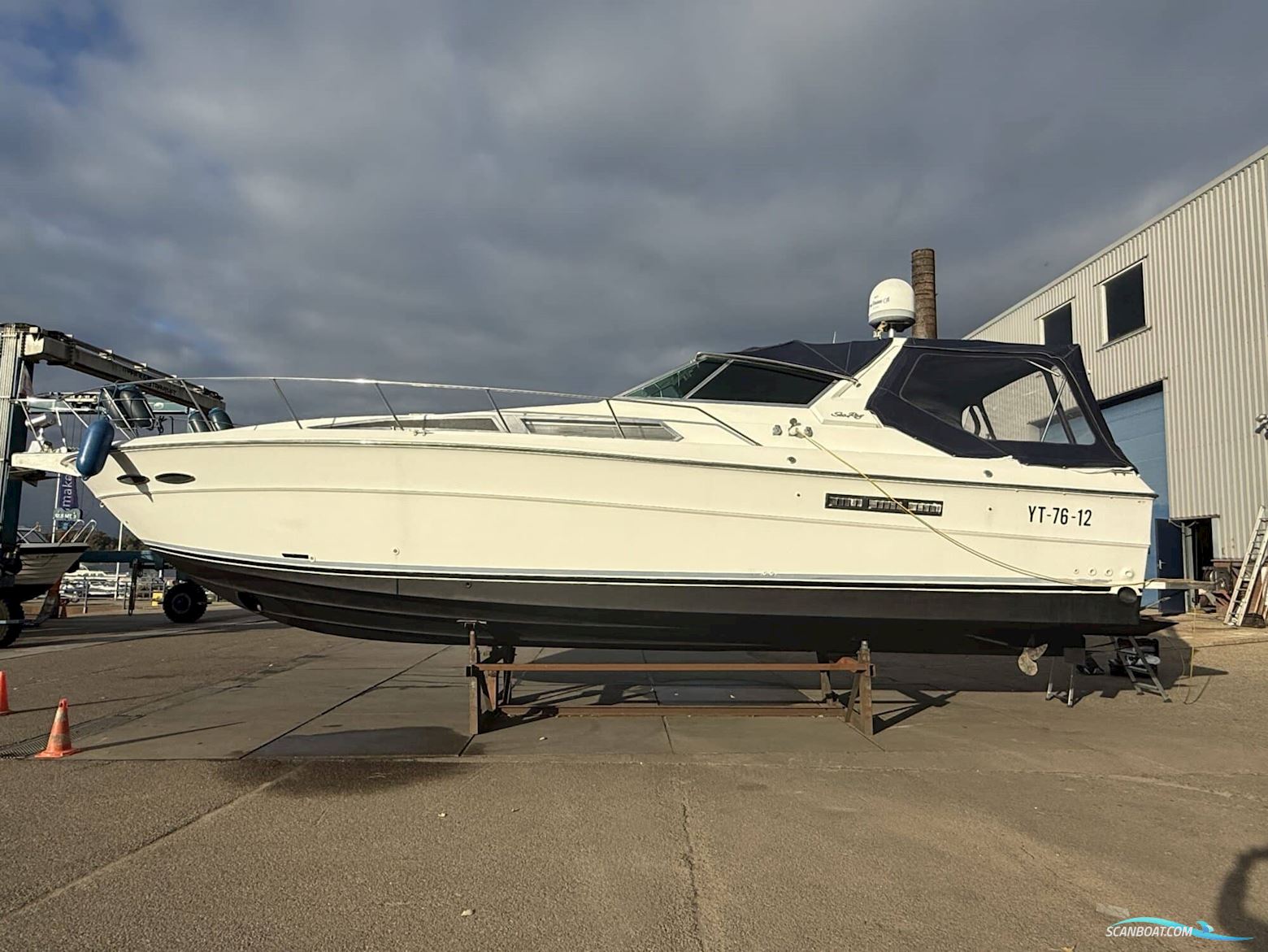 Sea Ray 400 Express Cruiser Motorbåd 1988, med Caterpillar motor, Holland