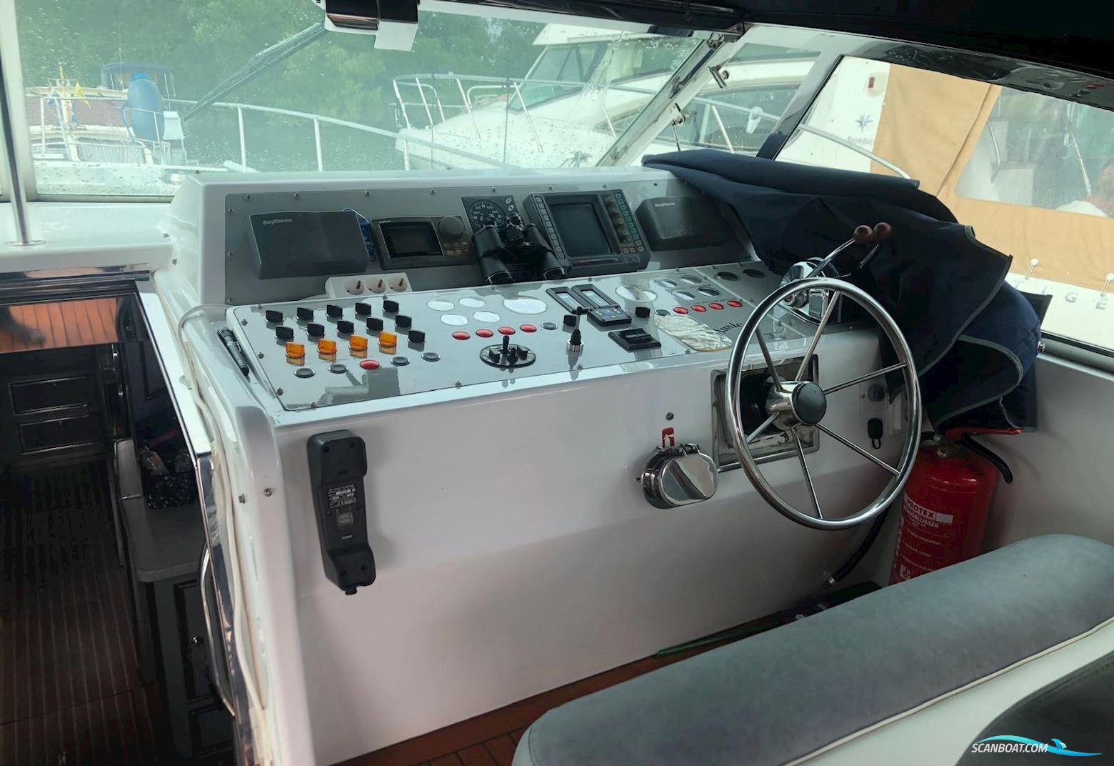 Sea Ray 400 Express Cruiser