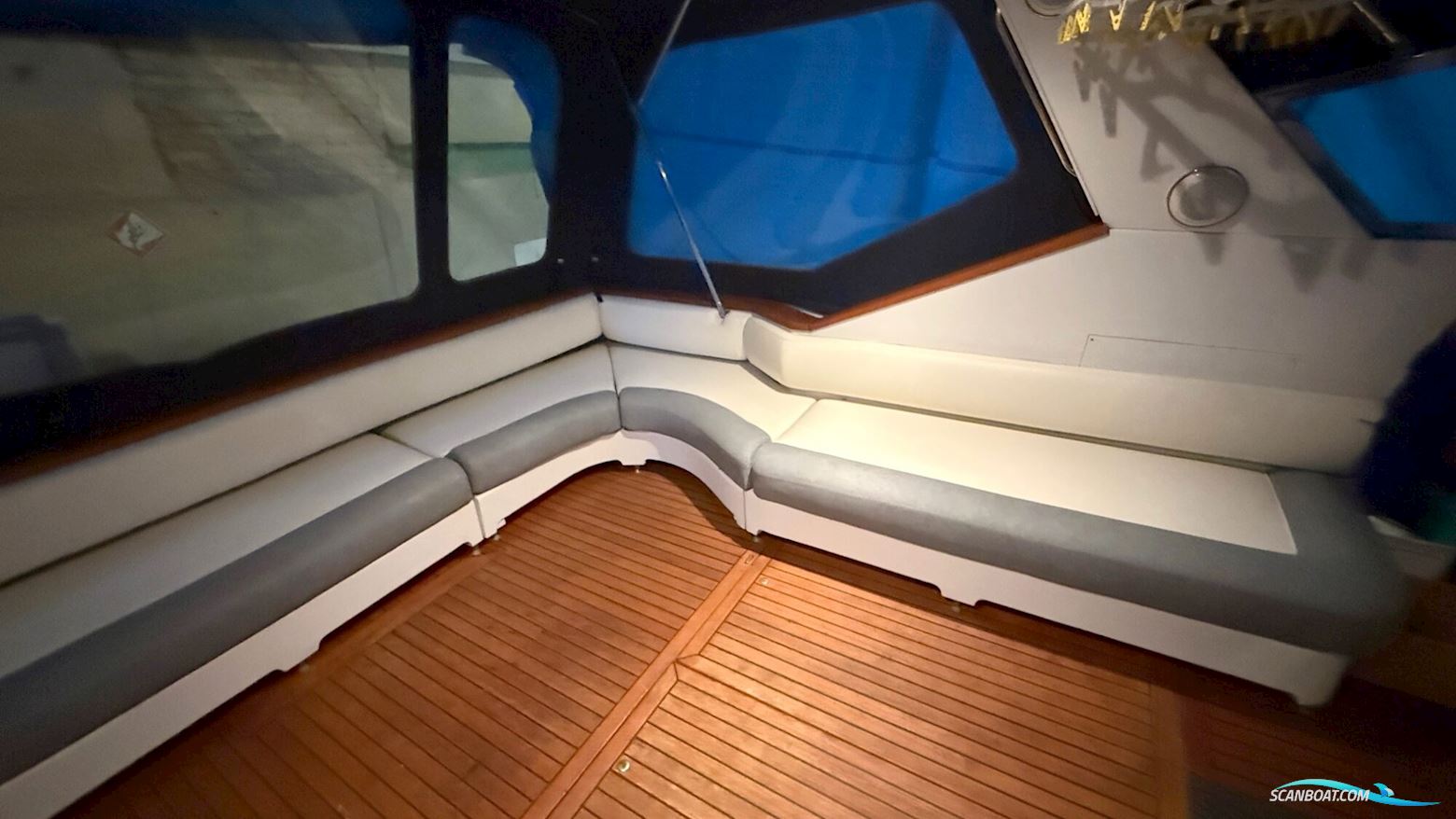Sea Ray 400 Express Cruiser